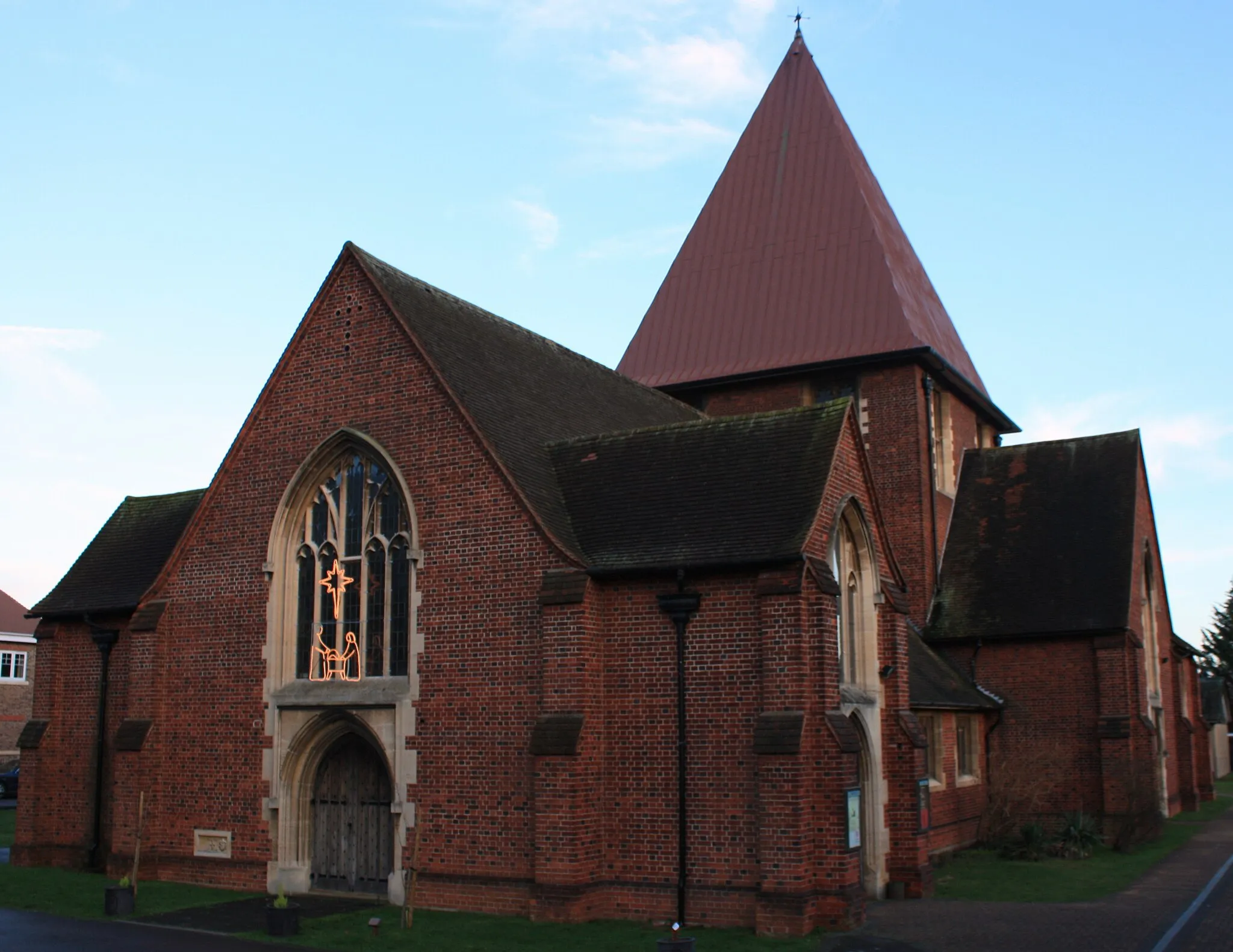 Photo showing: St Paul's Church, Egham Hythe, OS grid ref TQ0270