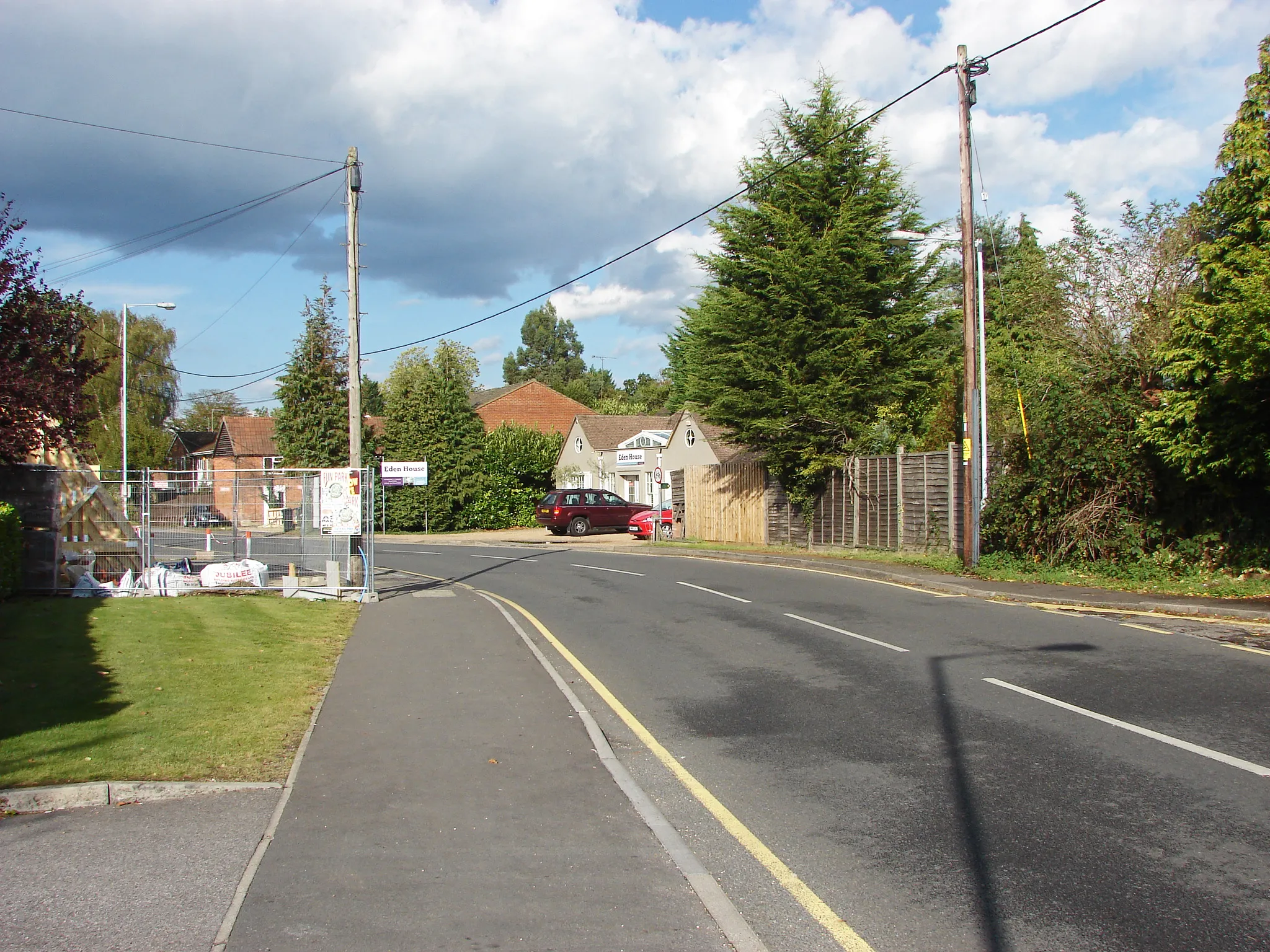 Photo showing: New Road, North Ascot