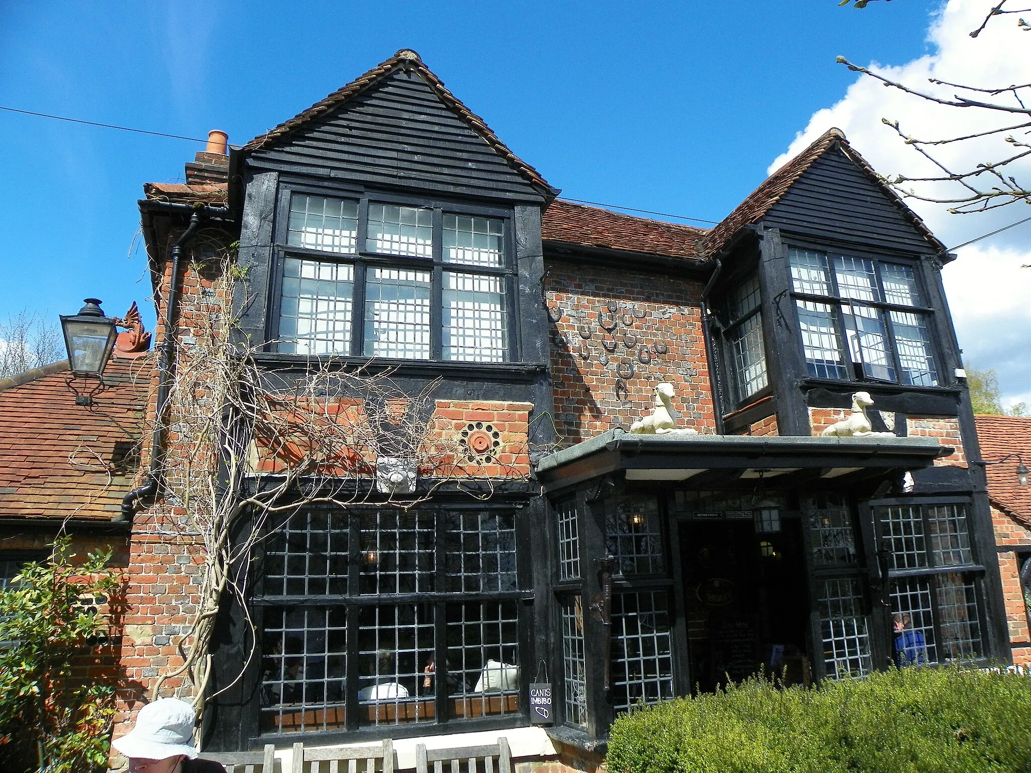 Photo showing: The Royal Standard of England, Forty Green, Buckinghamshire. I'm surprised this is not a listed building, considering it claims to be the oldest free house in England!