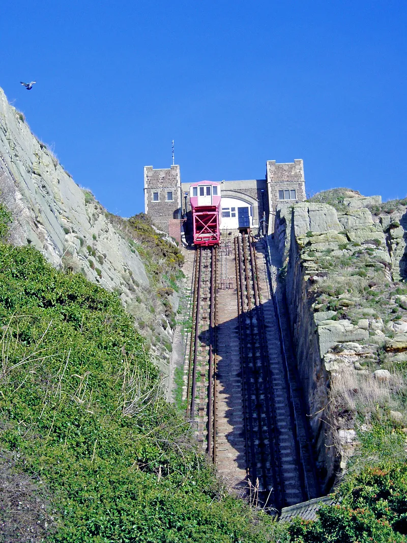 Photo showing: Hastings funicular railway - the East Hill Lift. Picture taken by me in January 2005. Ian Dunster 12:35, 5 May 2005 (UTC)