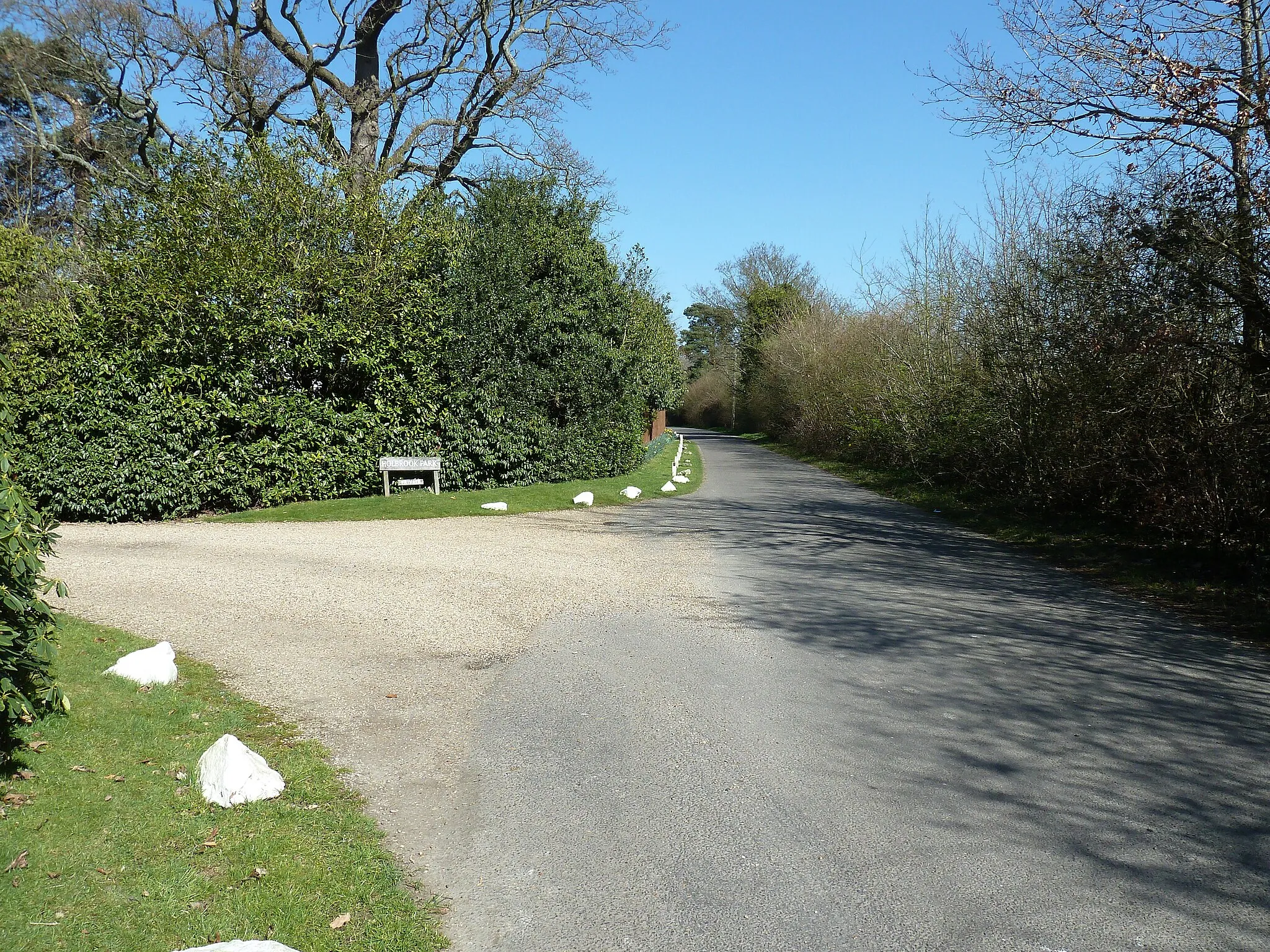 Photo showing: Private entrance to Holbrook Park