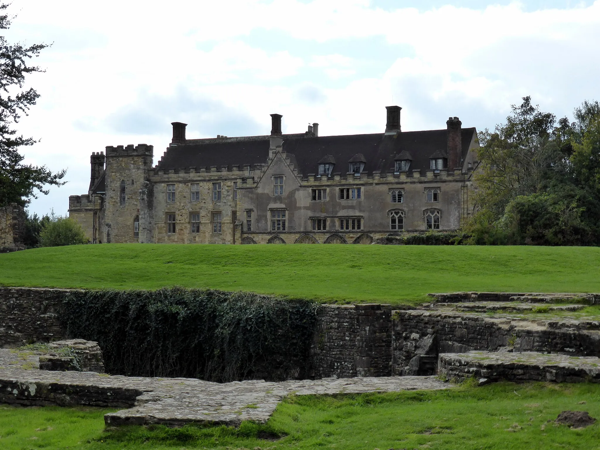 Photo showing: Battle Abbey School