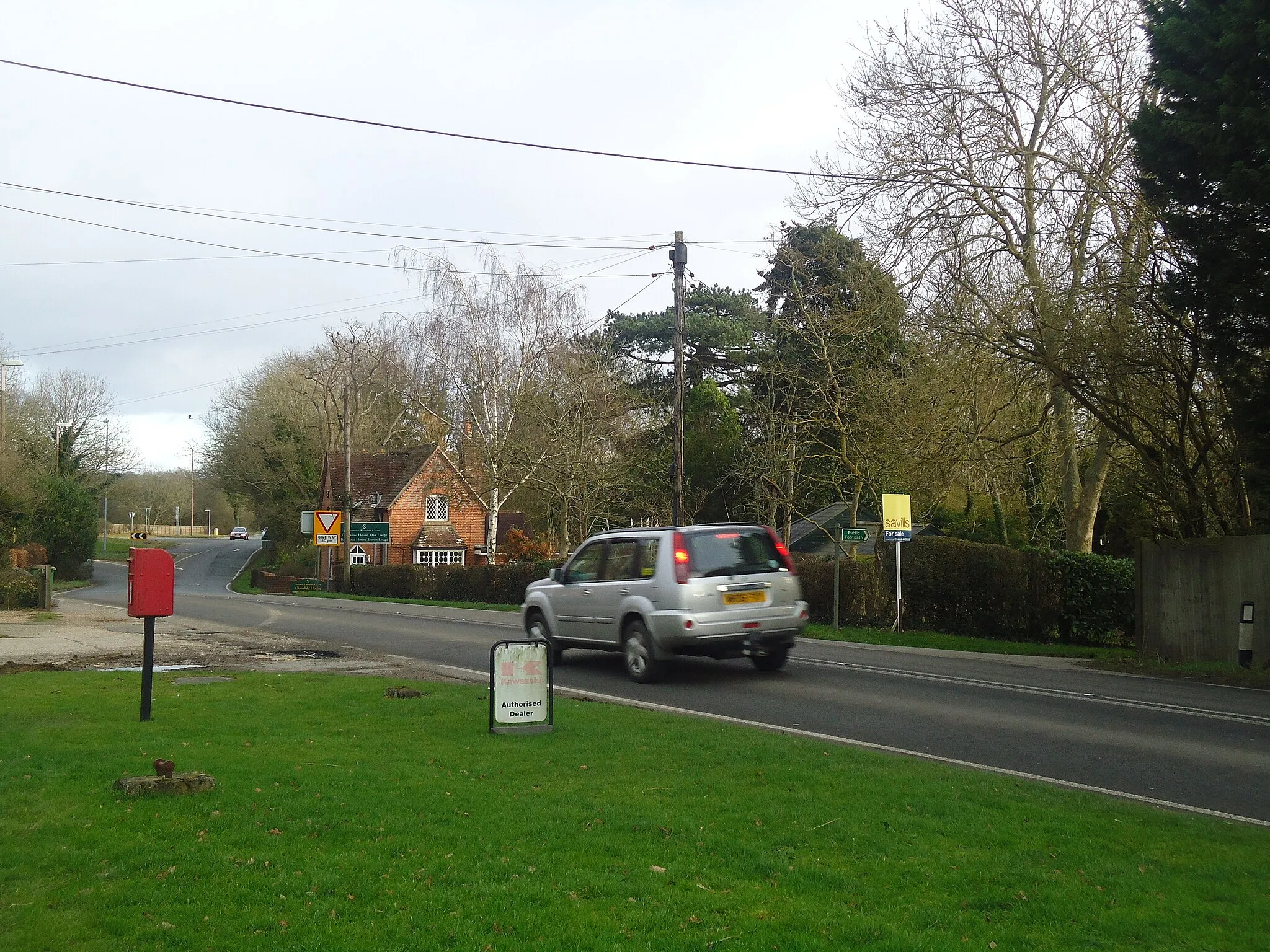 Photo showing: A29 Guildford Road