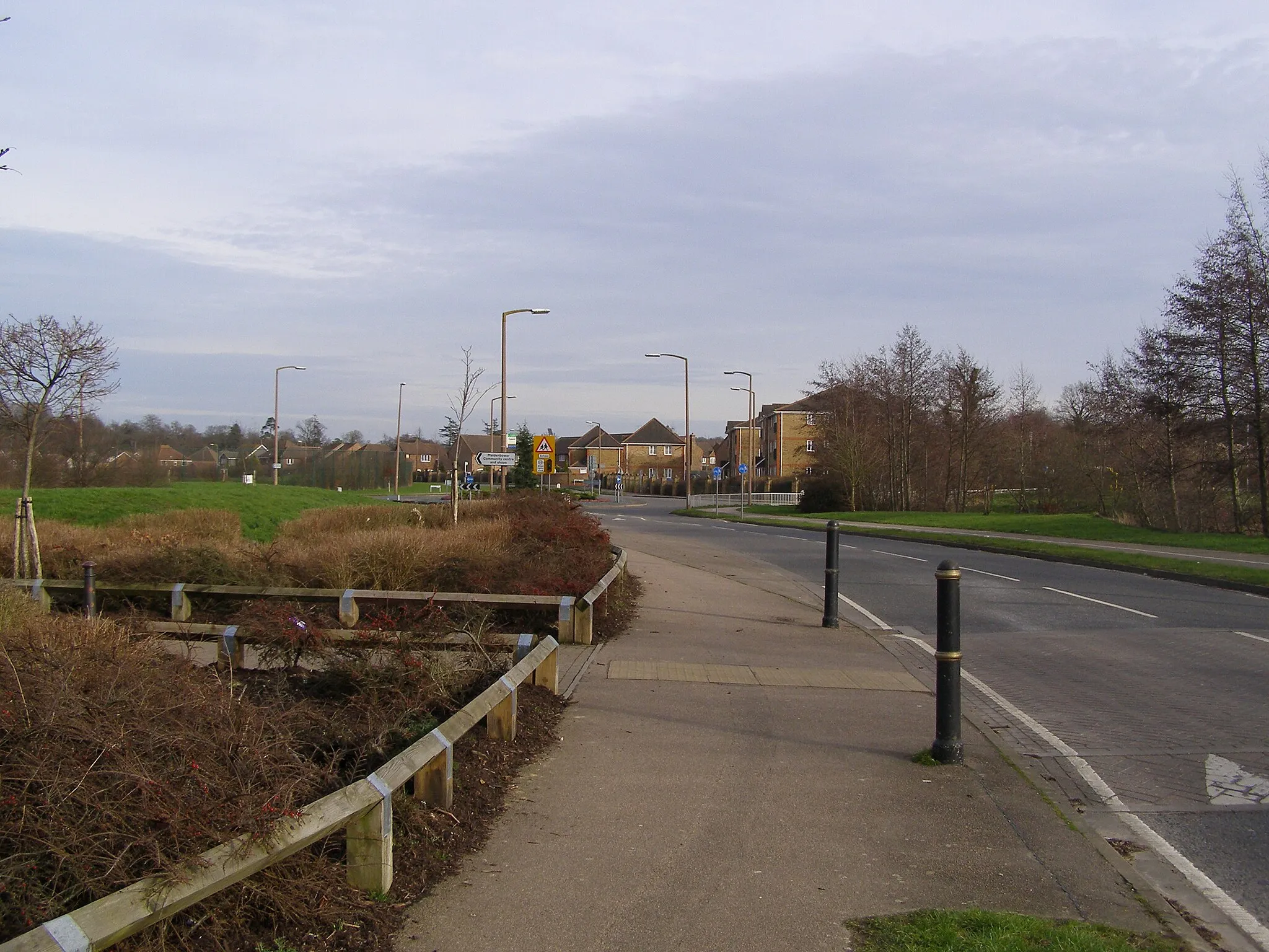 Photo showing: Maidenbower Drive in Maidenbower, Crawley, West Sussex, England