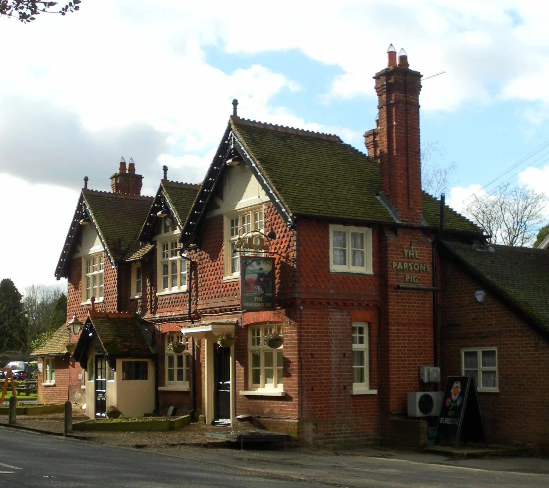 Photo showing: Parsons Pig Inn, Balcombe Road, Tinsley Green, Crawley, West Sussex, England.