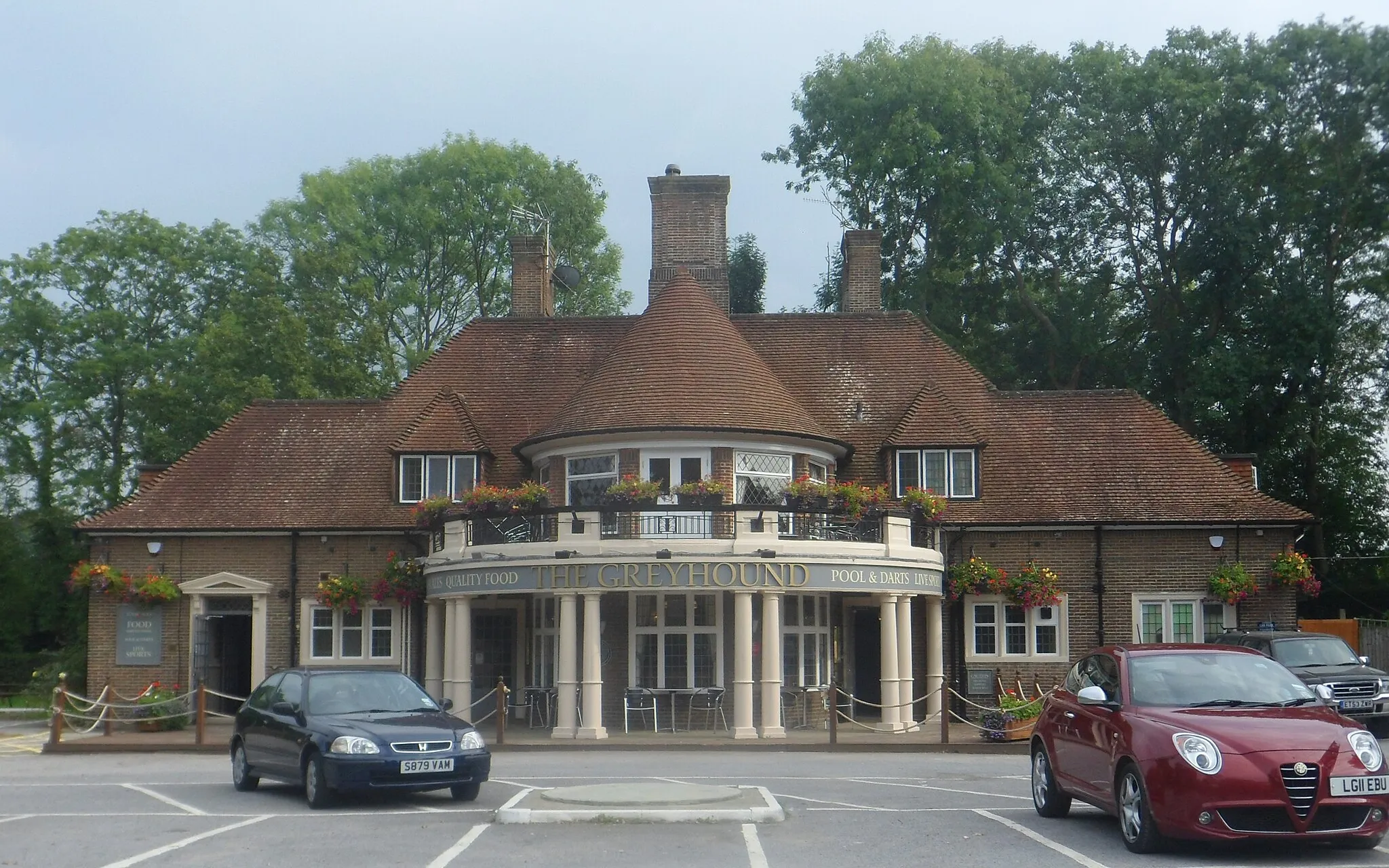 Photo showing: The Greyhound pub, Radford Road, Tinsley Green, Crawley, West Sussex, England.