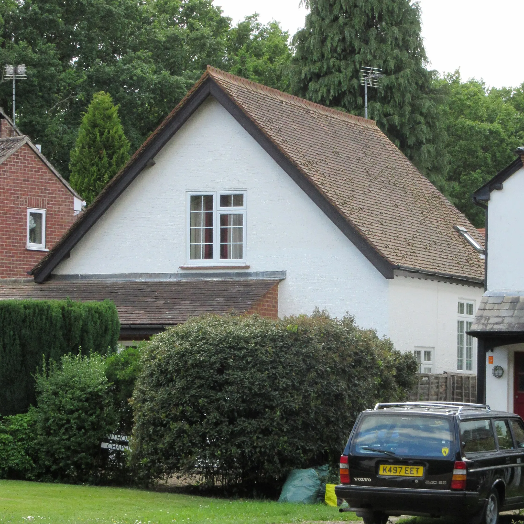 Photo showing: Former Anthonys Baptist Church, Anthonys, Horsell Common, Borough of Woking, Surrey, England.  This replaced an earlier chapel on the other side of the main road (the A320 between Horsell Common and the McLaren headquarters), but has now been converted into a house.