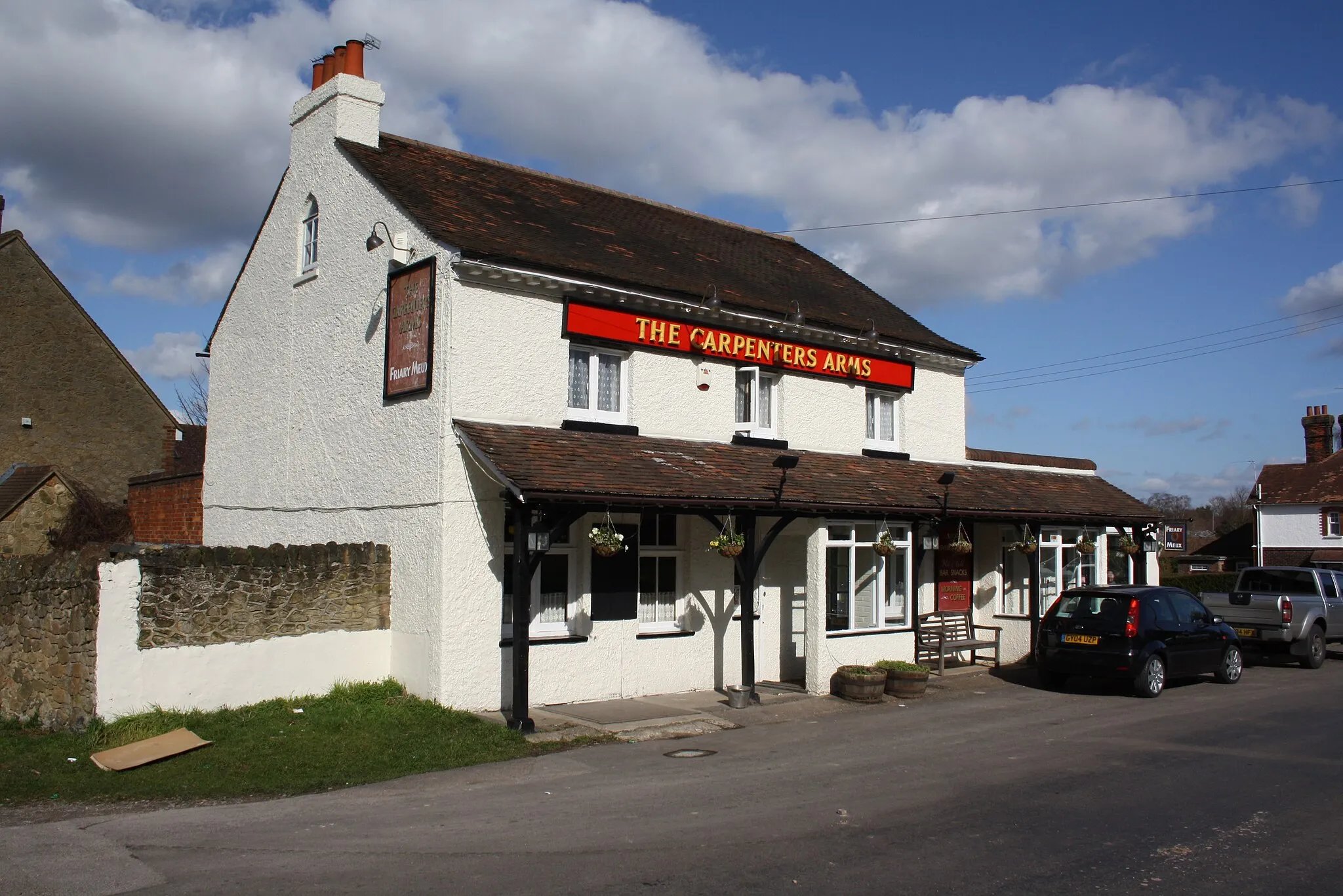 Photo showing: The carpenters Arms in the hamlet of Limpsfield Chart in Surrey.