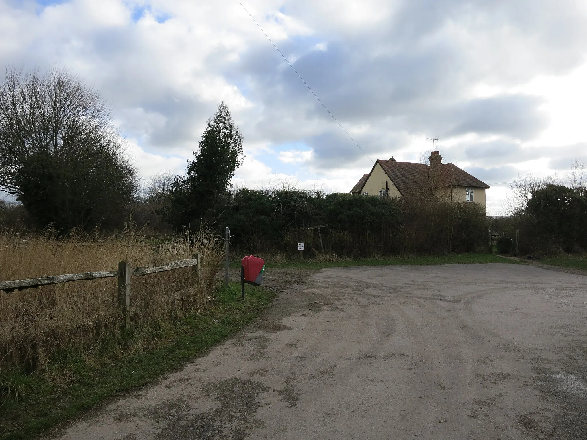 Photo showing: Public Footpath junction