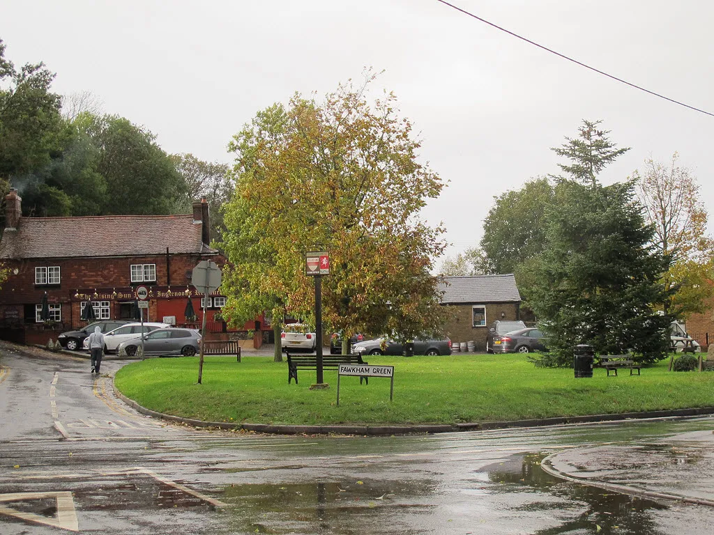 Photo showing: Fawkham Green, after rain