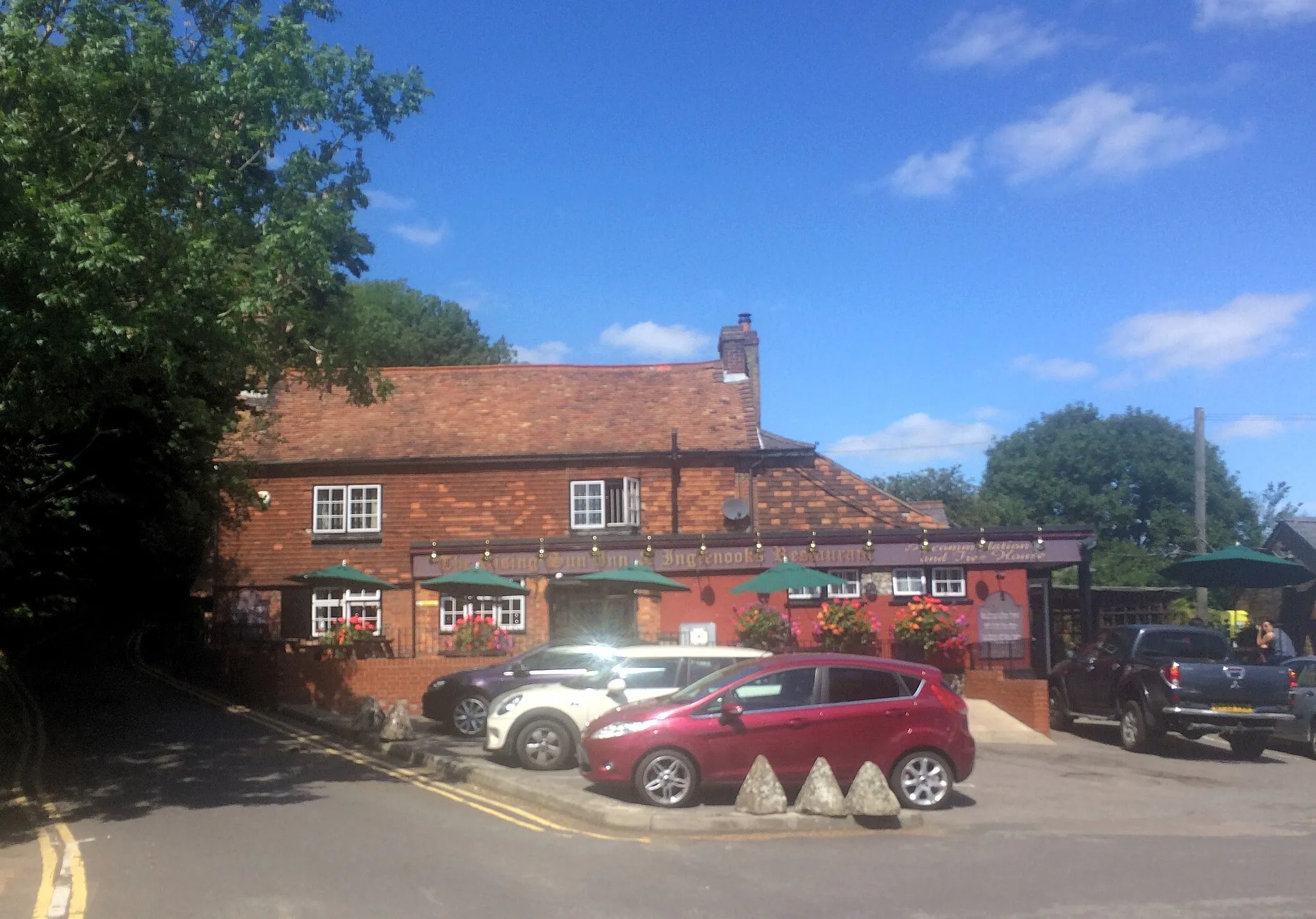 Photo showing: The Rising Sun, Fawkham Green