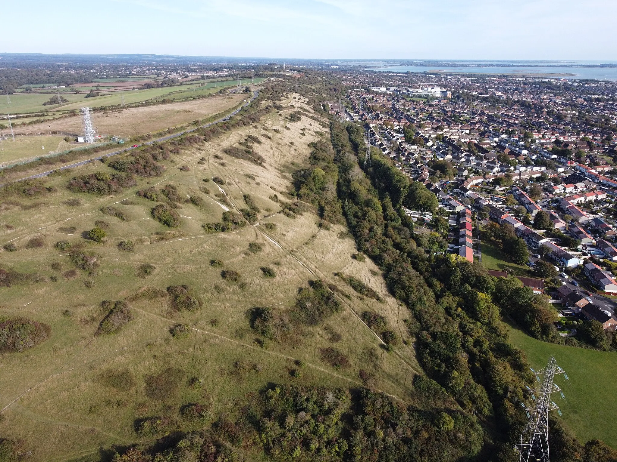 Photo showing: Southward slope of Portsdown Hill. Taken near Portsdown Technology Park.