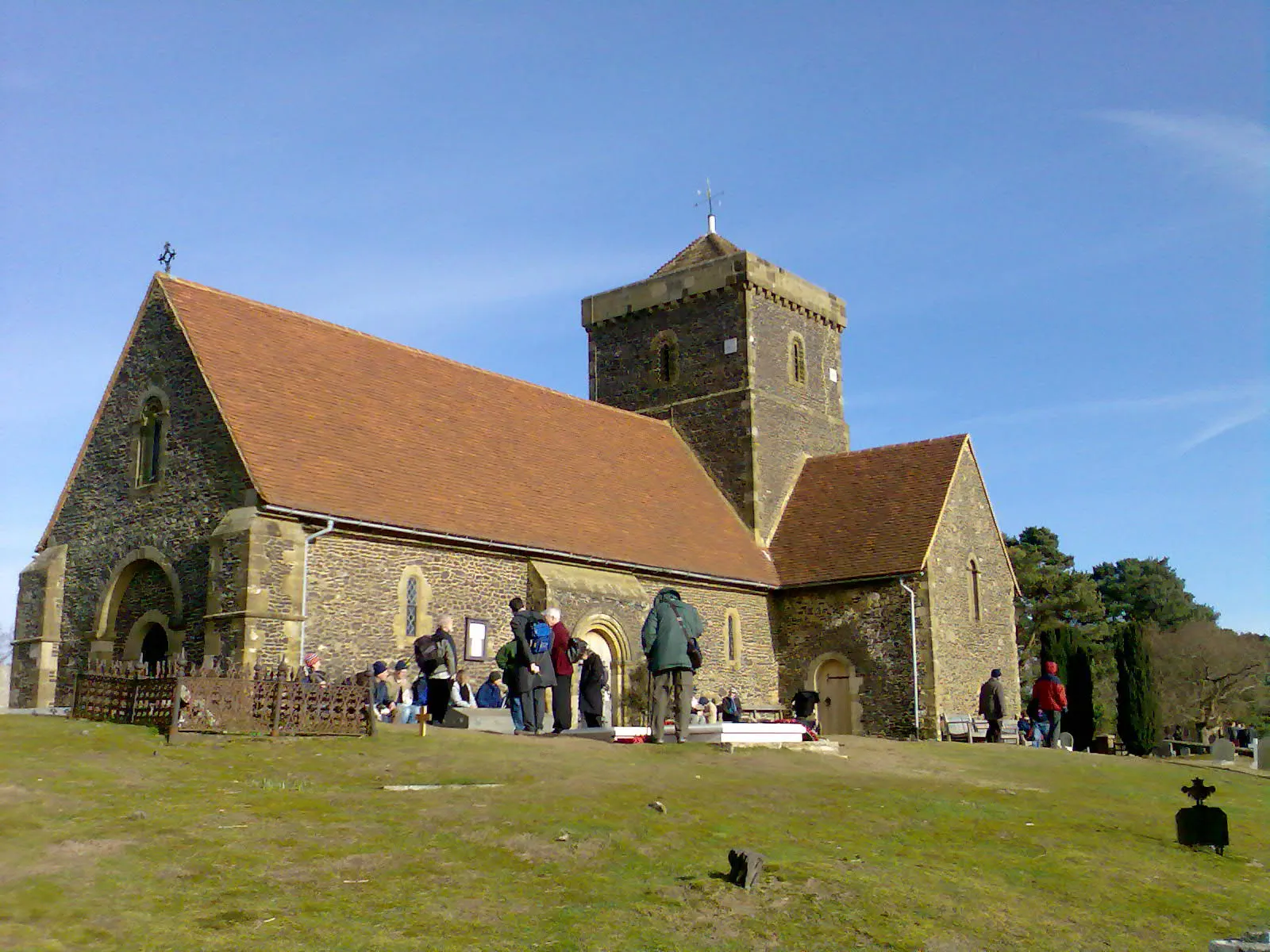 Photo showing: The church of St Martha-on-the-Hill in Surrey, England.  The church is dated to the 12th century and is dedicated to Saint Martha (sister of Mary & Lazarus.)