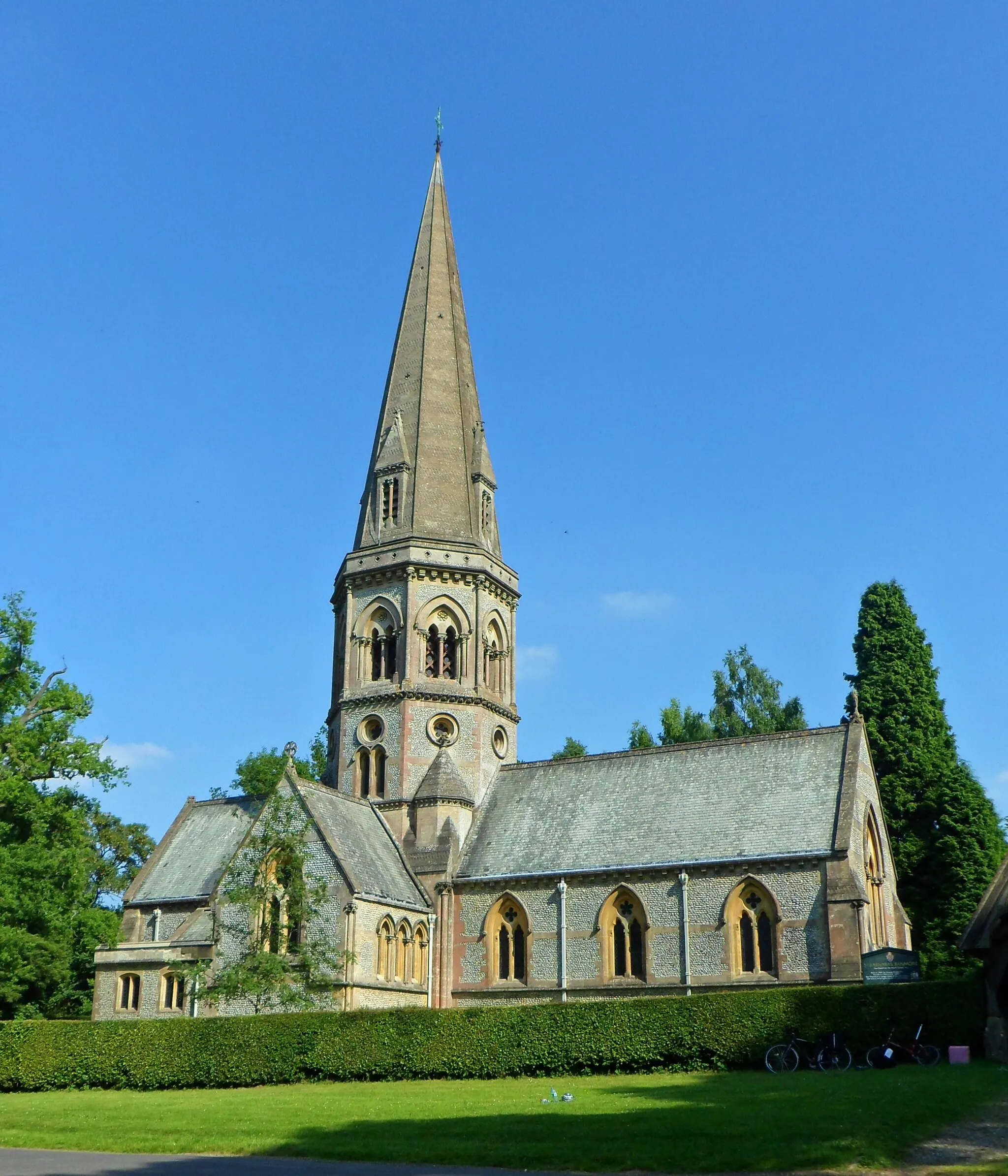 Photo showing: St Barnabas' Church, Ranmore Common Road, Ranmore Common, Mole Valley District, Surrey, England.  Built in Great Bookham parish in 1859 to serve the Denbies Estate. Listed at Grade II* by English Heritage (NHLE Code 1189879)