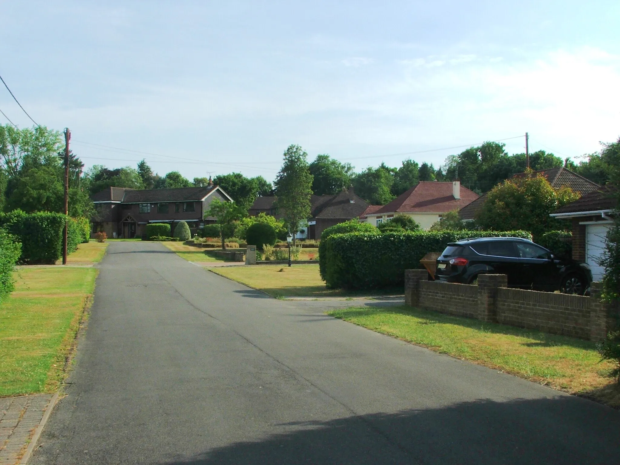 Photo showing: Poplars Close, New Barn