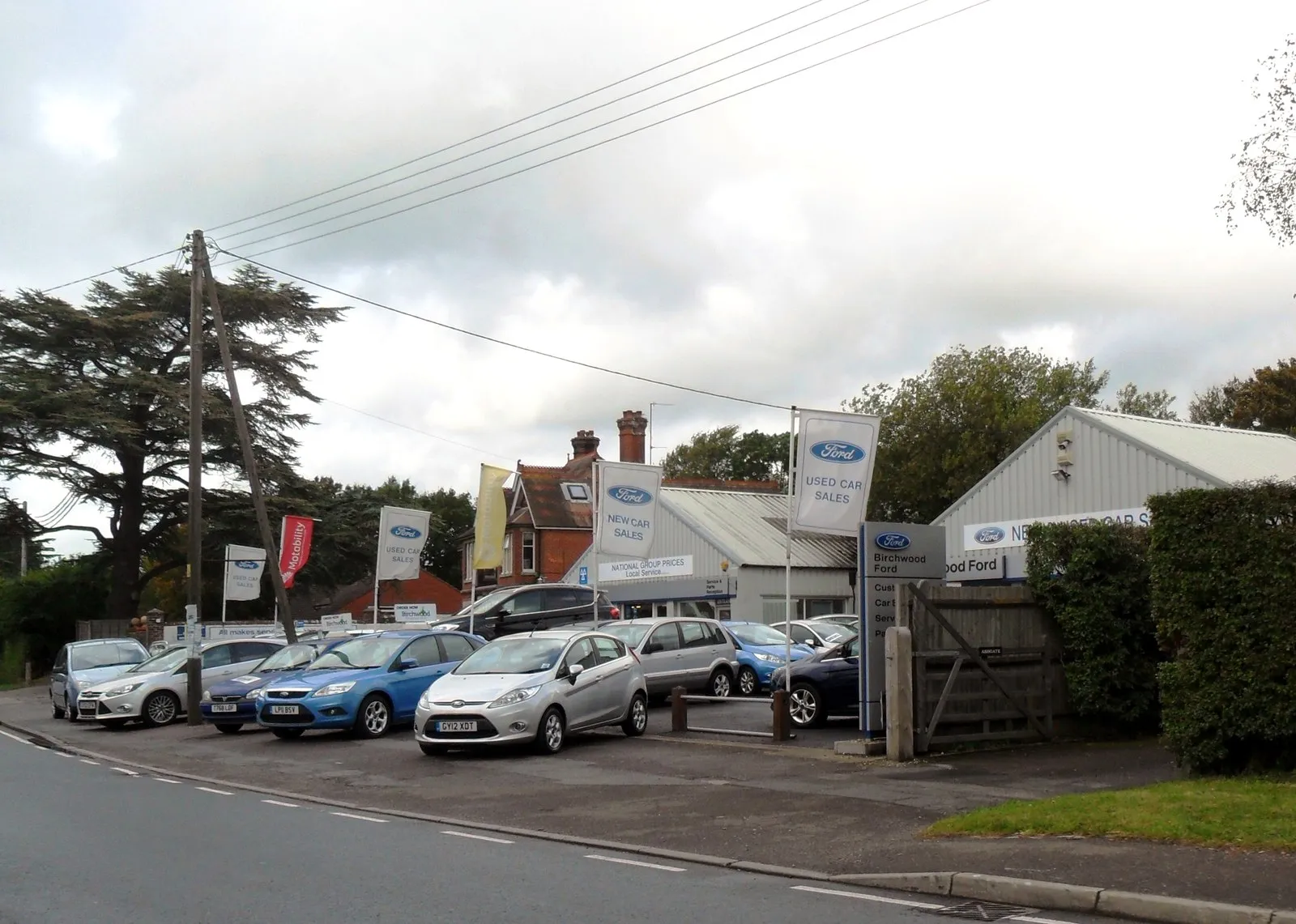 Photo showing: Birchwood Ford garage, Halland