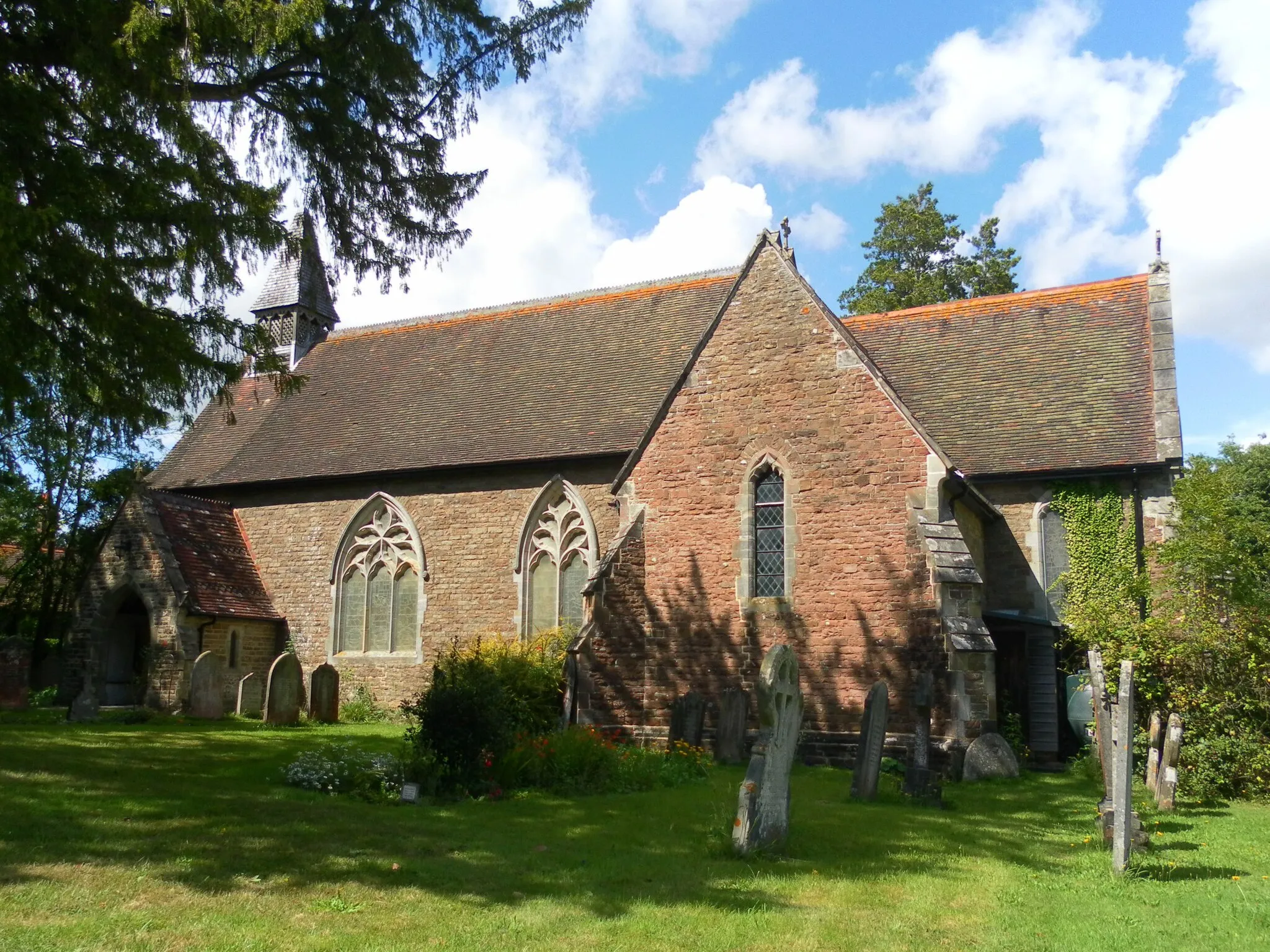 Photo showing: Holy Innocents parish church, Southwater, West Sussex, England, seen from the southeast