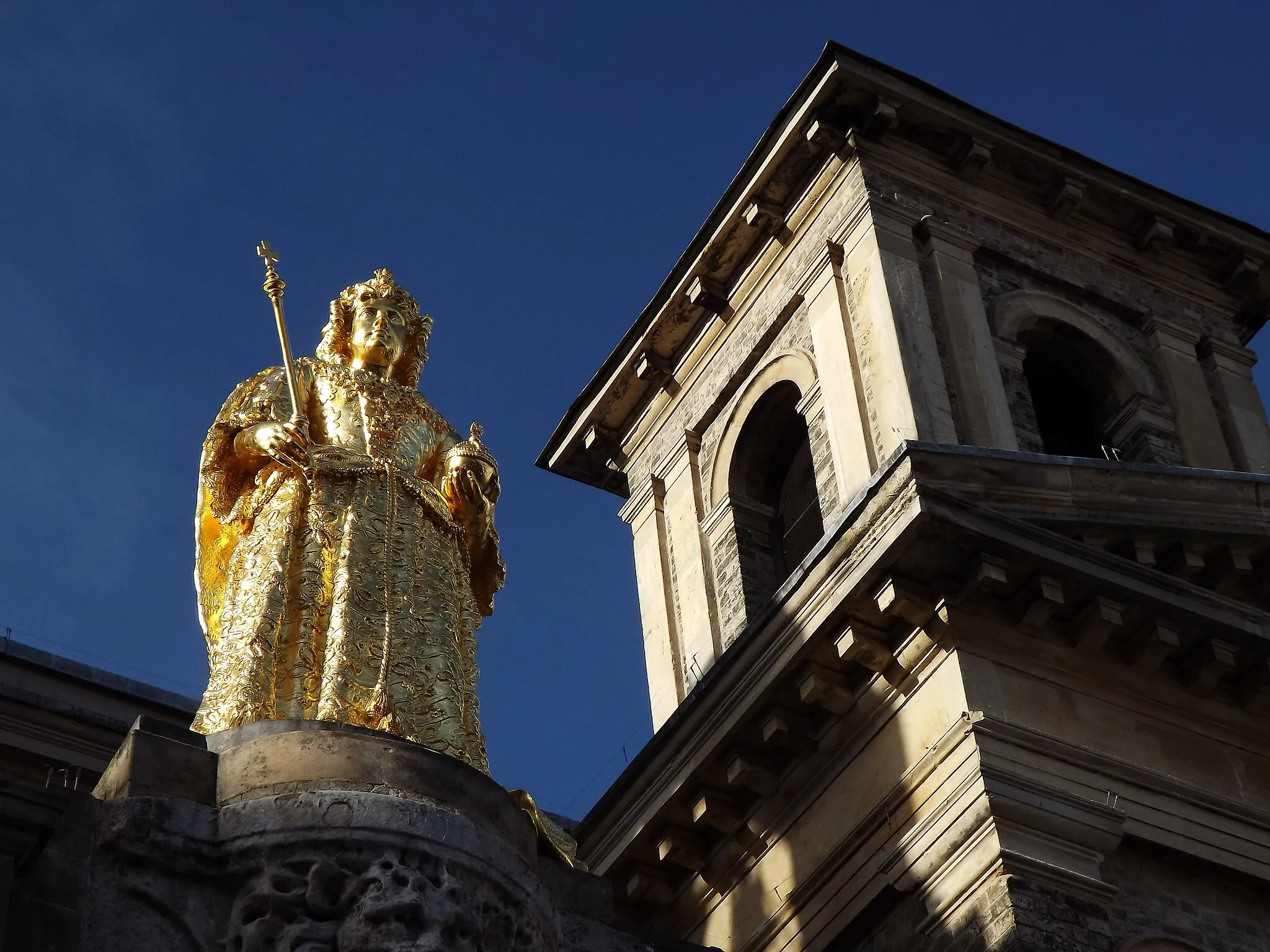 Photo showing: Queen and Tower