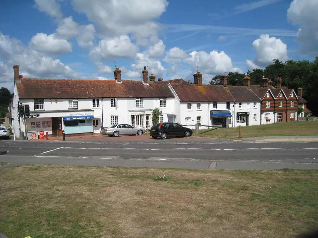 Photo showing: Houses on The Green