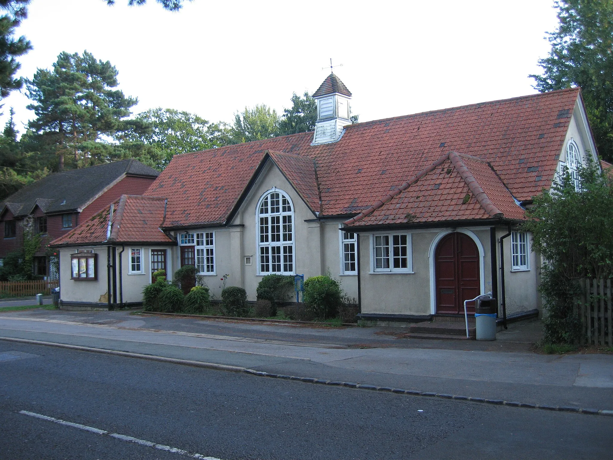 Photo showing: The Hurst Green (East Sussex) village hall