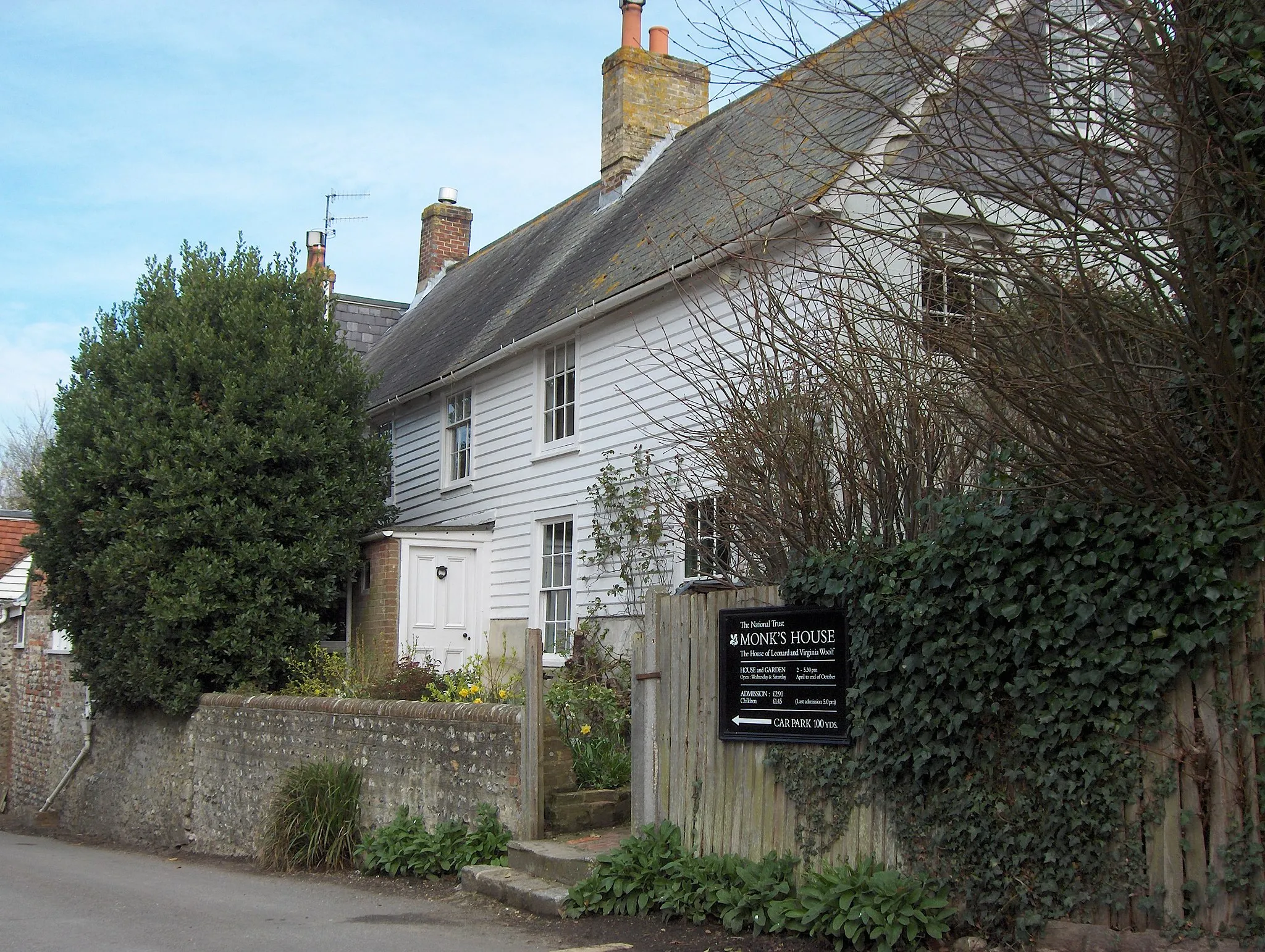 Photo showing: Monk's house