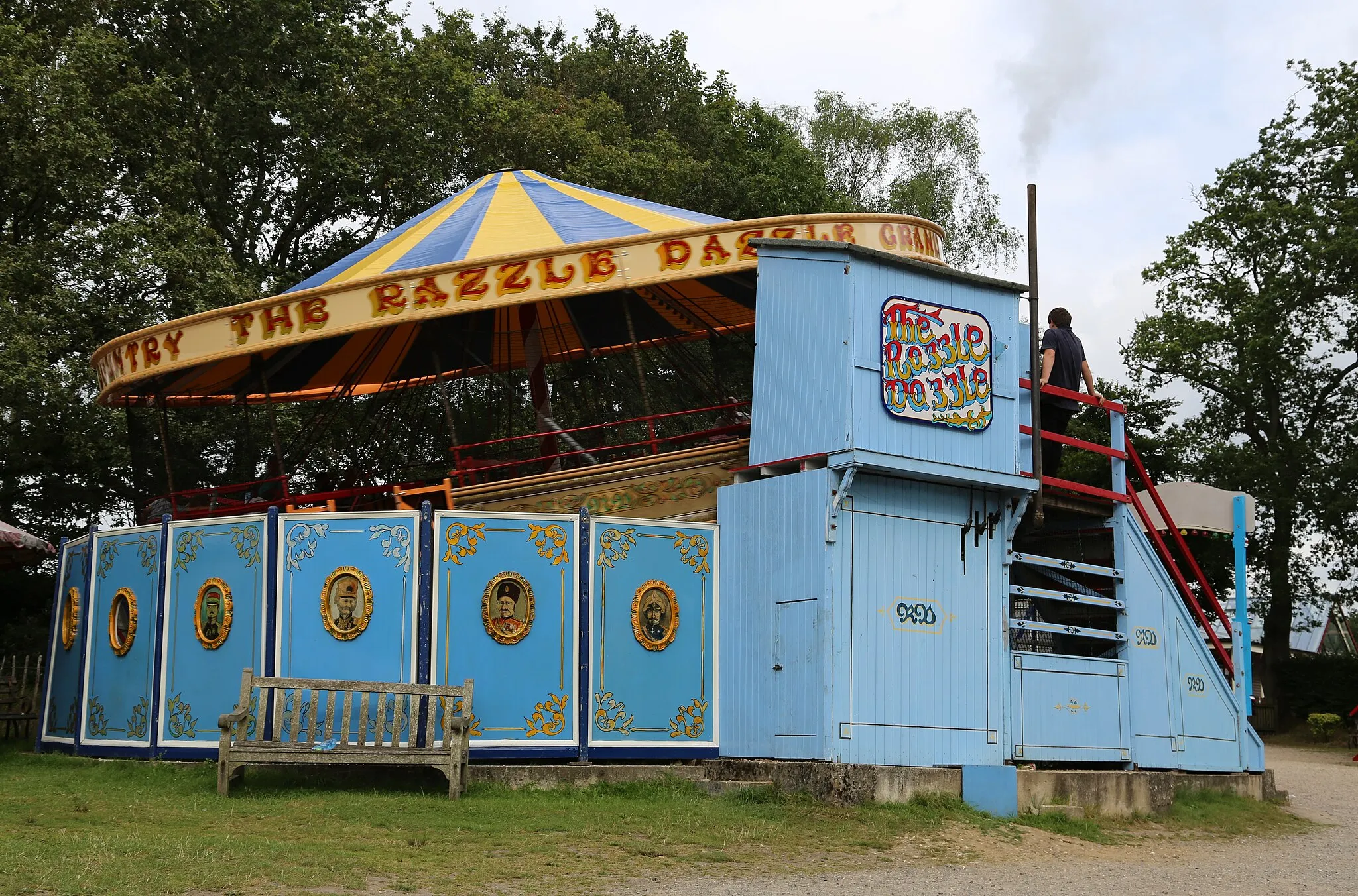 Photo showing: The Razzle Dazzle ride of the Hollycombe Steam Collection in operation