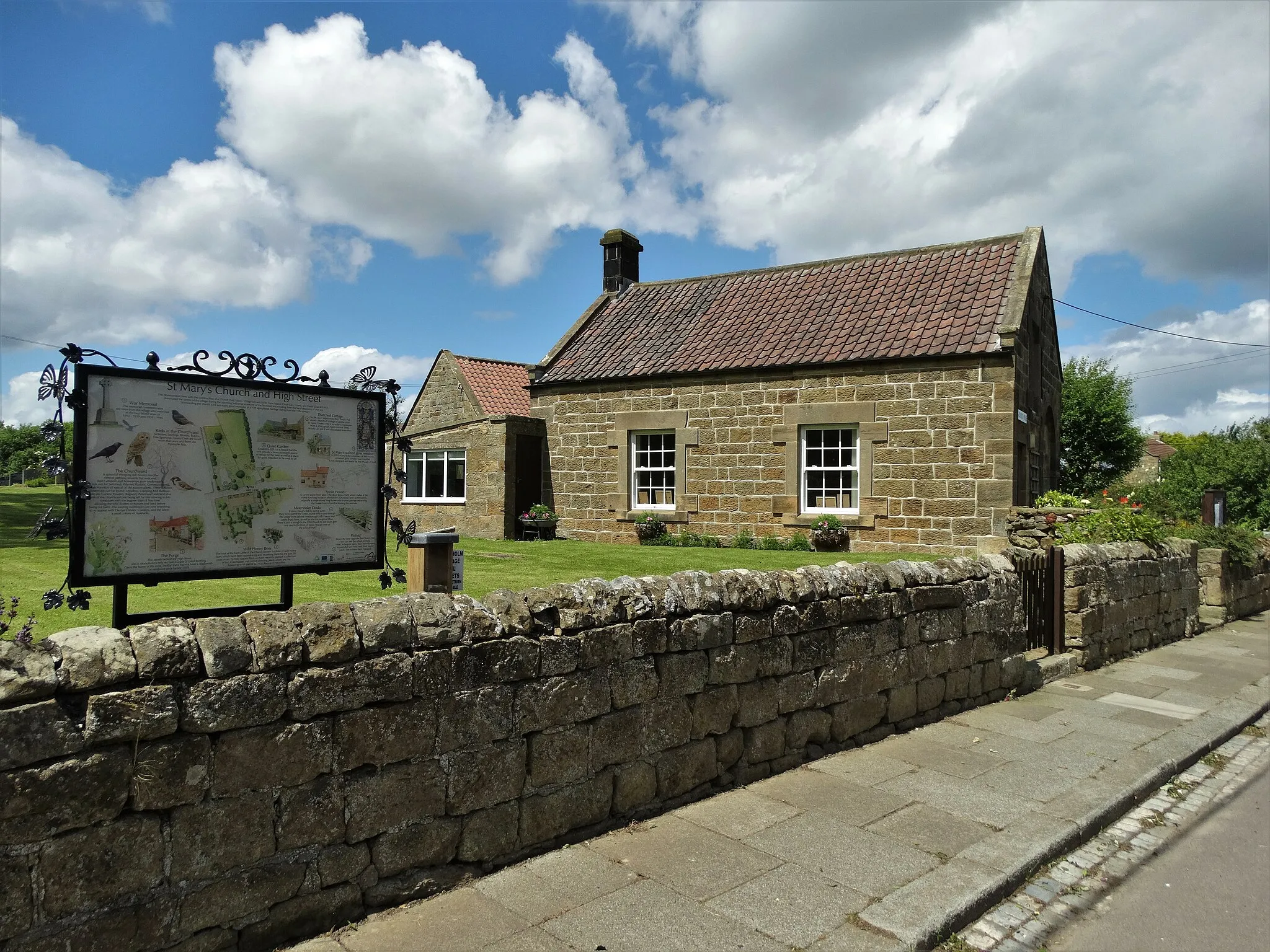 Photo showing: Moorsholm Church Hall and village sign