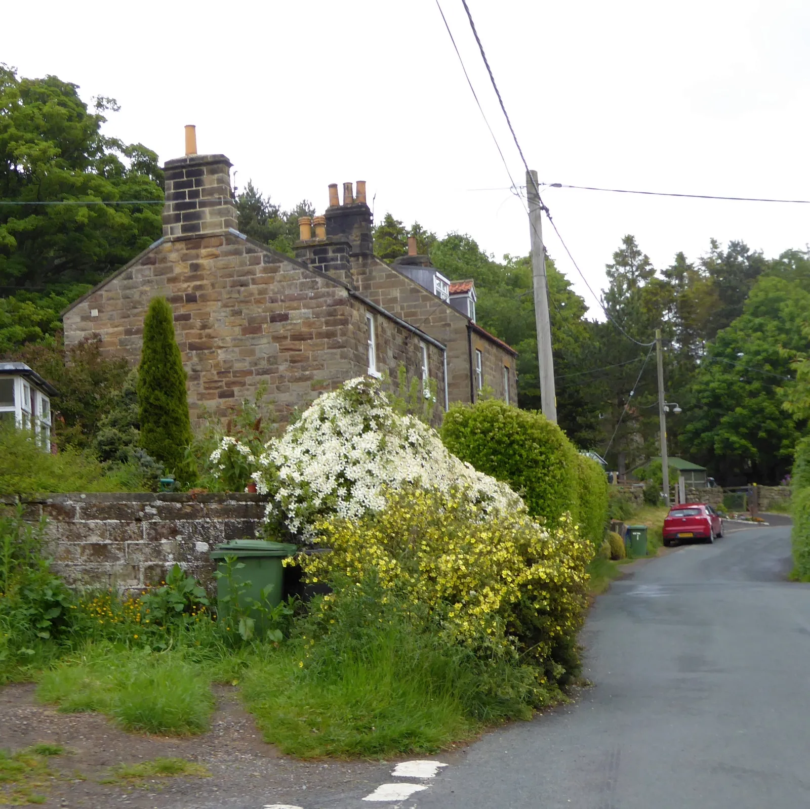 Photo showing: Houses in Houlsyke