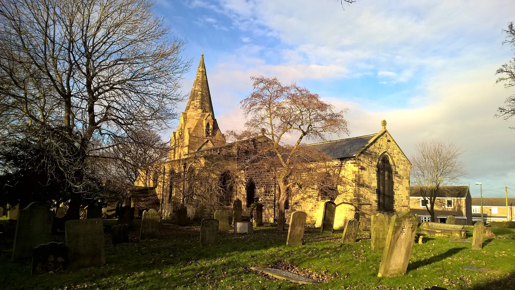 Photo showing: Parish church of St Nicholas, West Boldon. Much early 13th-century fabric, but the core of the building is believed to date from AD 920 and some Saxon features remain. The early 13th-century stone spire is a great rarity.