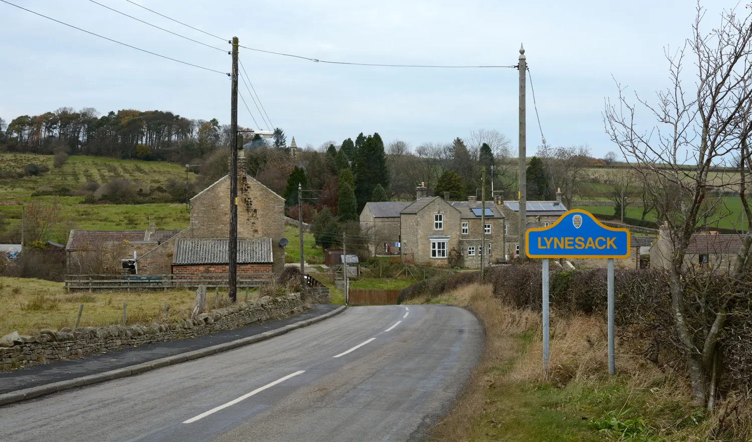 Photo showing: Grewburn Lane entering Lynesack
