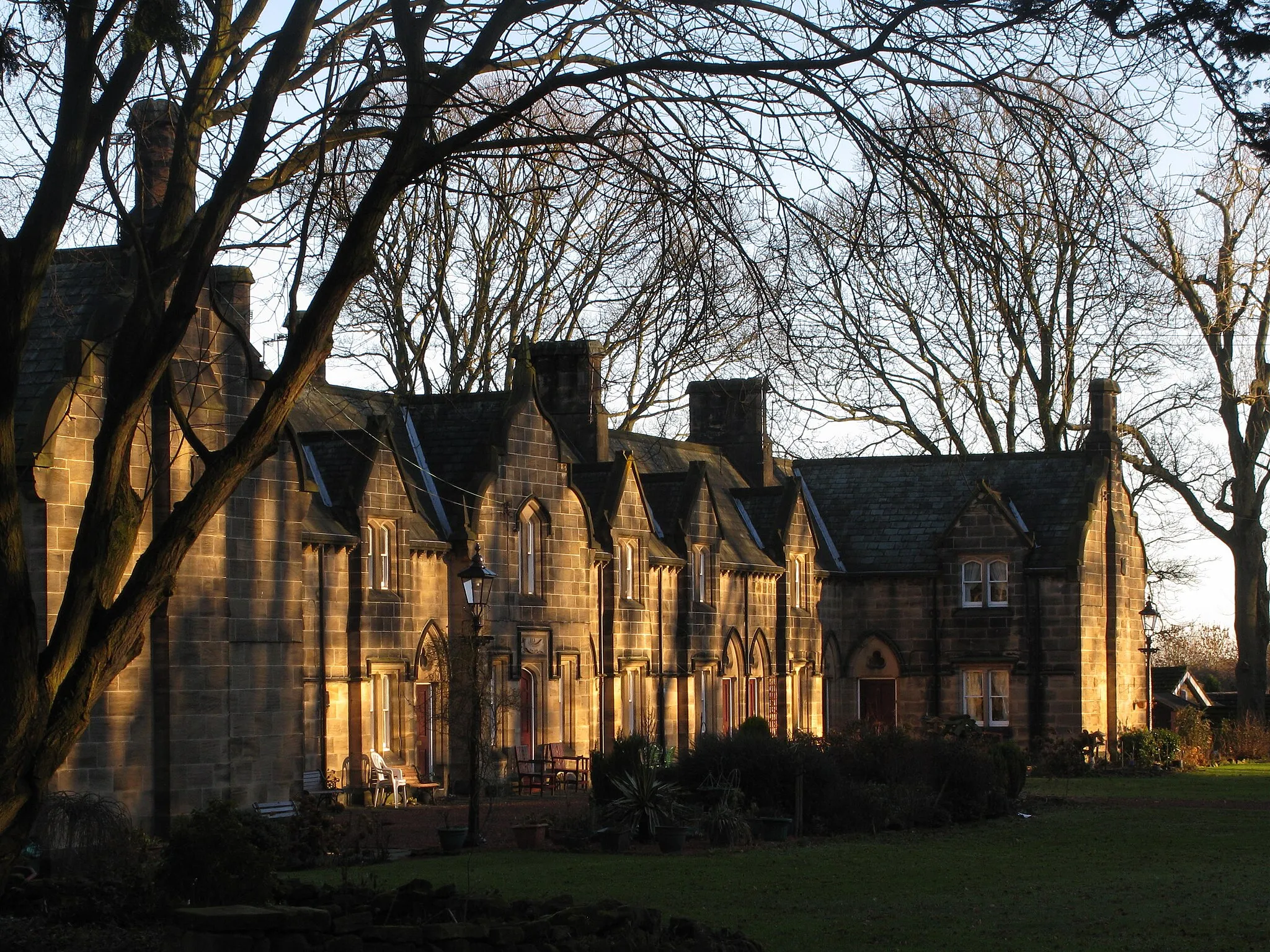 Photo showing: Methold Almshouses in Beamish, County Durham. They were built in 1863 for John Eden. A rear extension was added in the later 19th century. They are laid out in an E-shaped plan and were built in a Tudor-Gothic style. It is a Grade II listed building source.