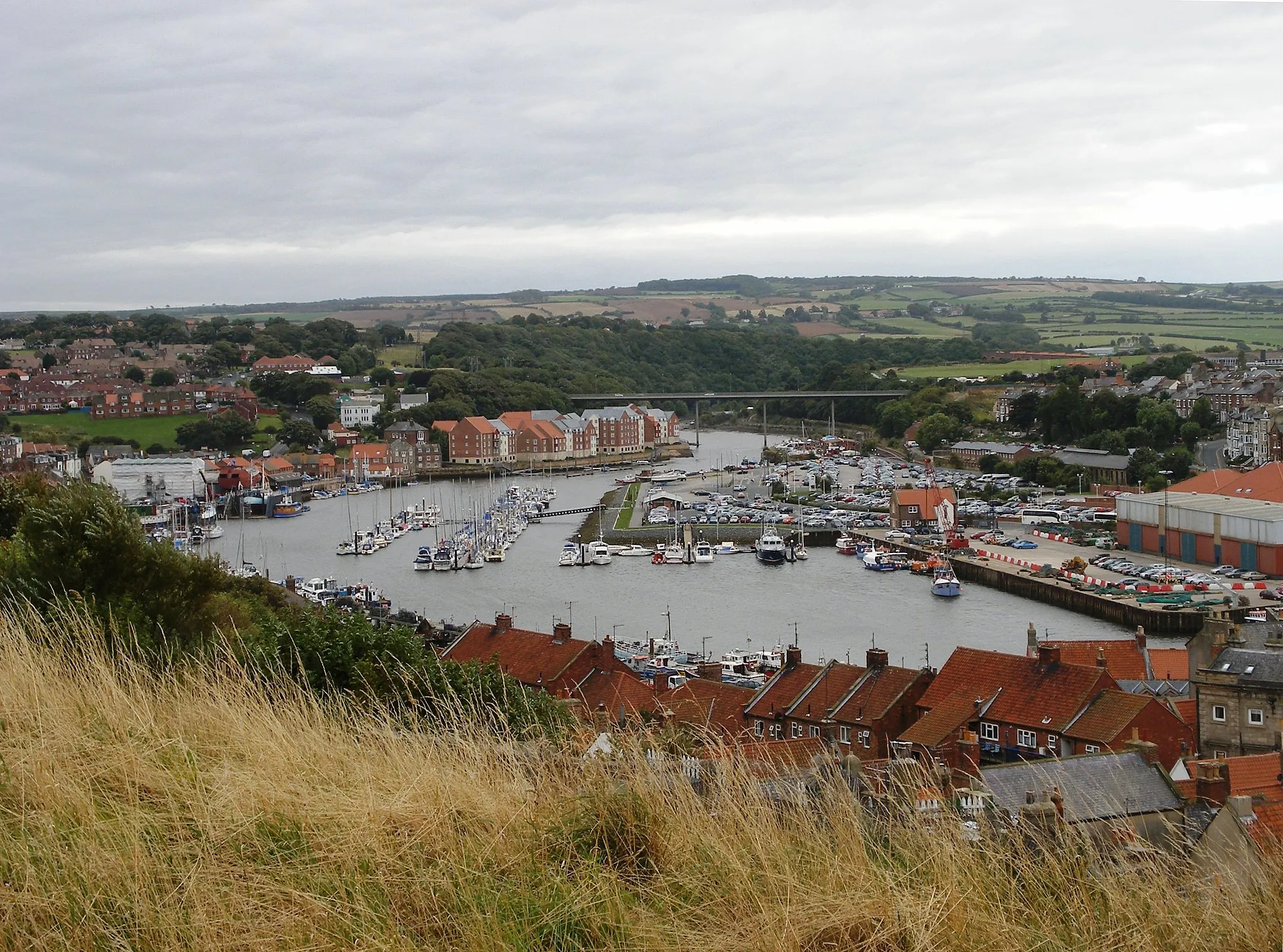 Photo showing: Whitby harbour from the East Cliff