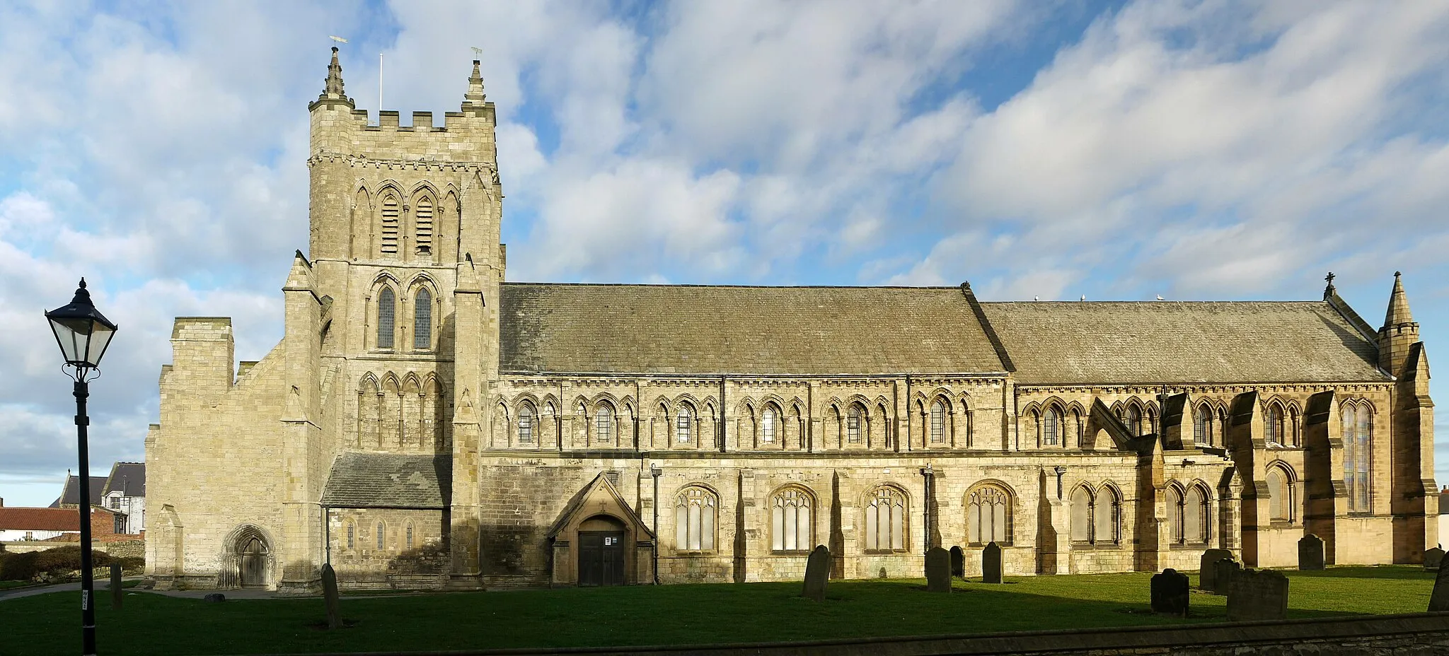 Photo showing: St Hilda's Church, Hartlepool Headland Southern aspect taken as a panorama from Church Walk.