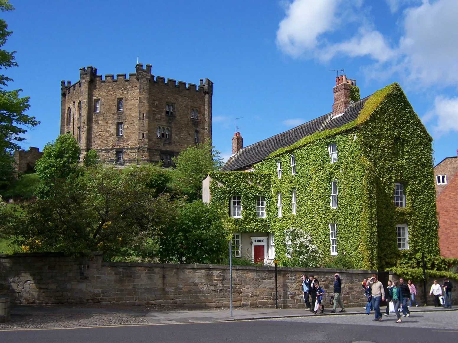 Photo showing: Keep of Durham Castle (Durham, England)

own work; photo taken on 28 May 2006