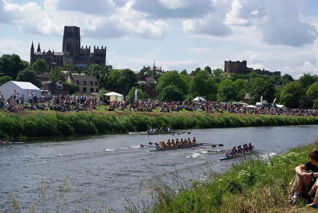 Photo showing: Durham regatta Univ College Durham v's Newcastle Uni