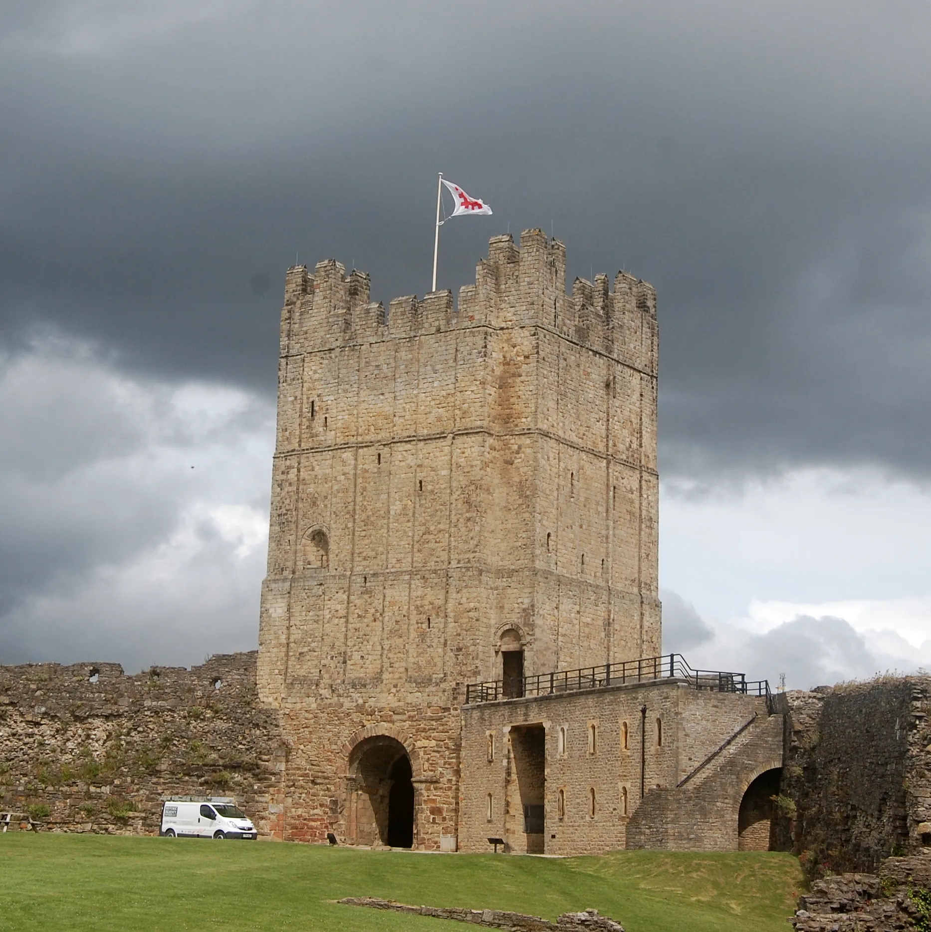 Photo showing: Norman keep of Richmond Castle under stormy skies