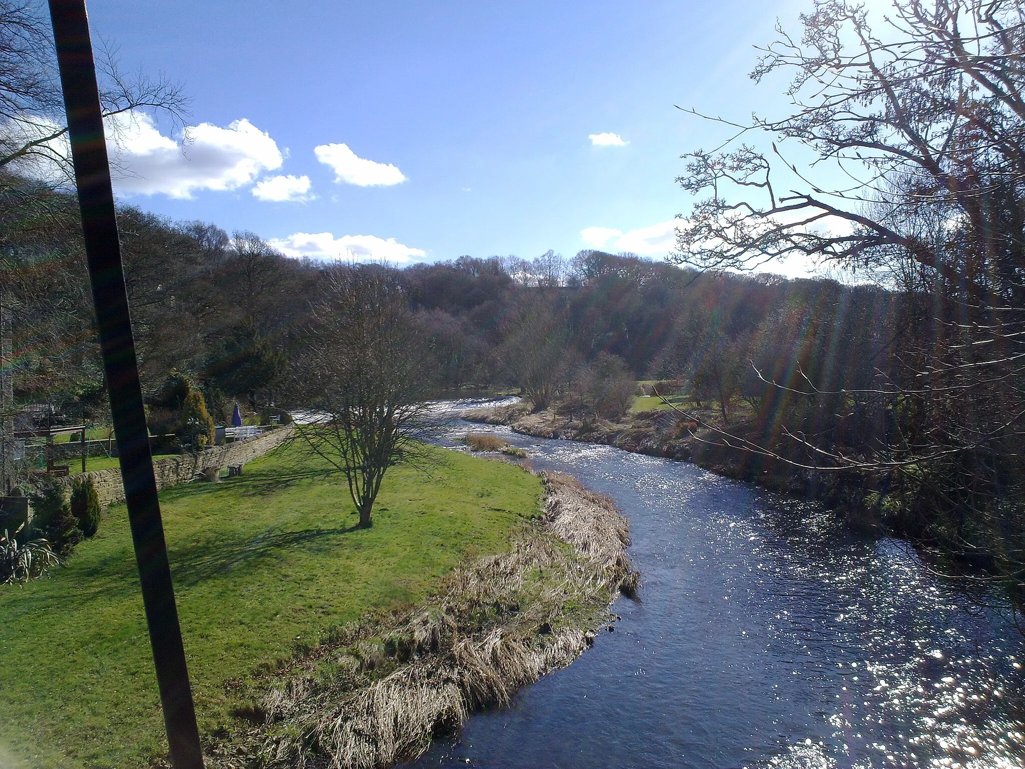 Photo showing: View upstream from Linzford Bridge