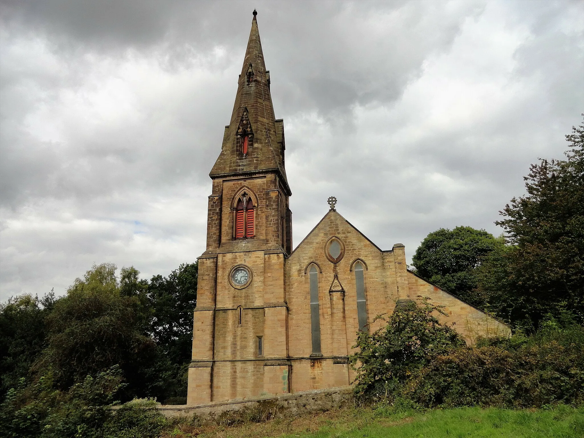 Photo showing: Front view of St Cuthberts Church