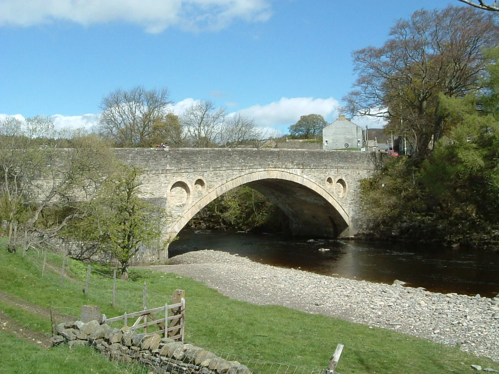 Photo showing: A bridge at Middleton-in-Teesdale.
Taken by James@hopgrove, April 2005.