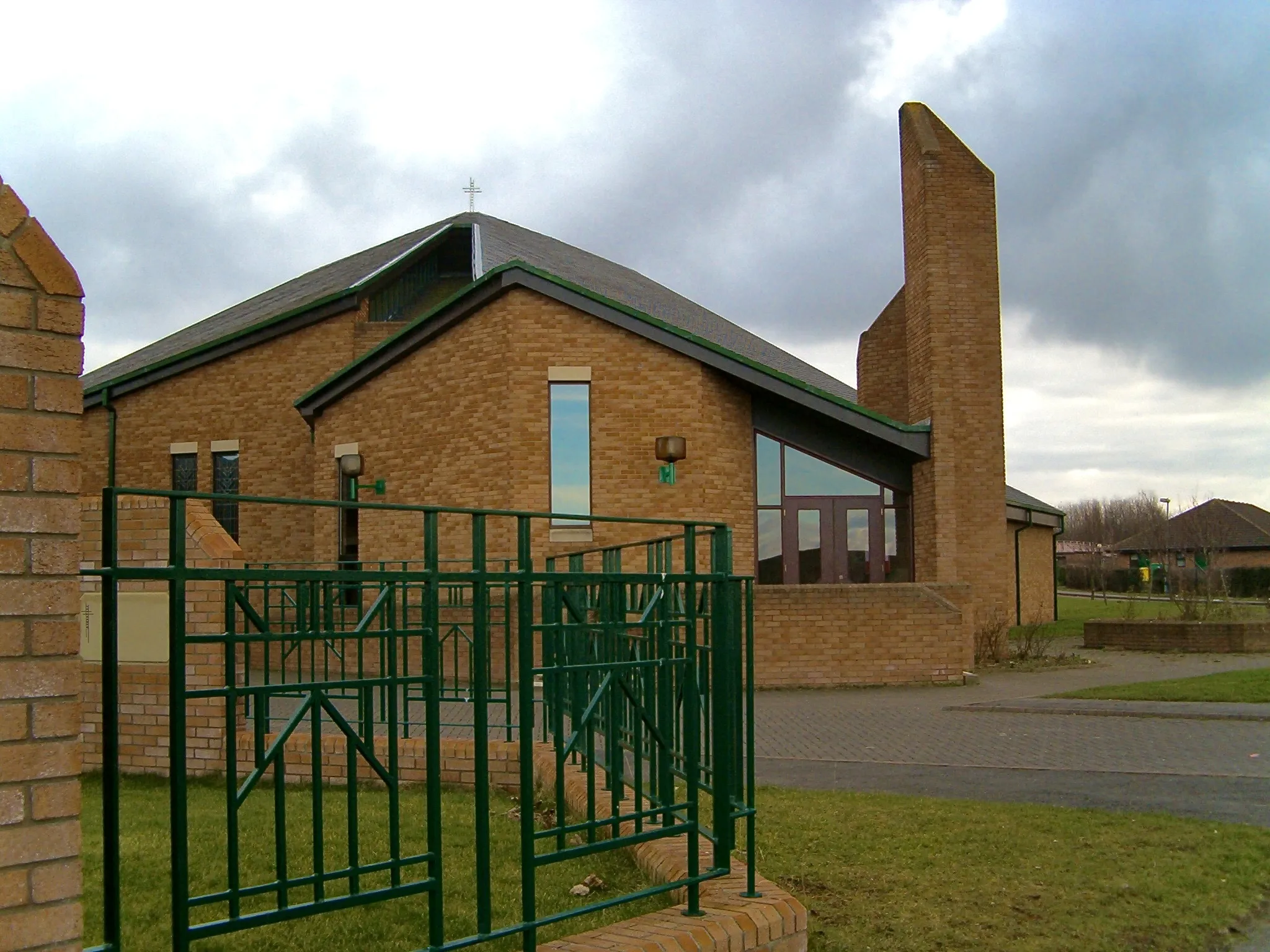 Photo showing: A view of St. Mary's Roman Catholic Cathedral in the Coulby Newham district of Middlesbrough, North Yorkshire, England.
Taken by Gavin Lenaghan, hence justifying the below stated license.