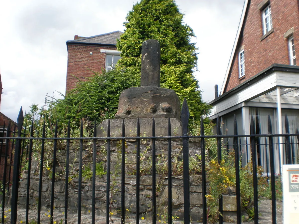 Photo showing: Photograph of the remainder of the monument from which Neville's Cross takes it's name.