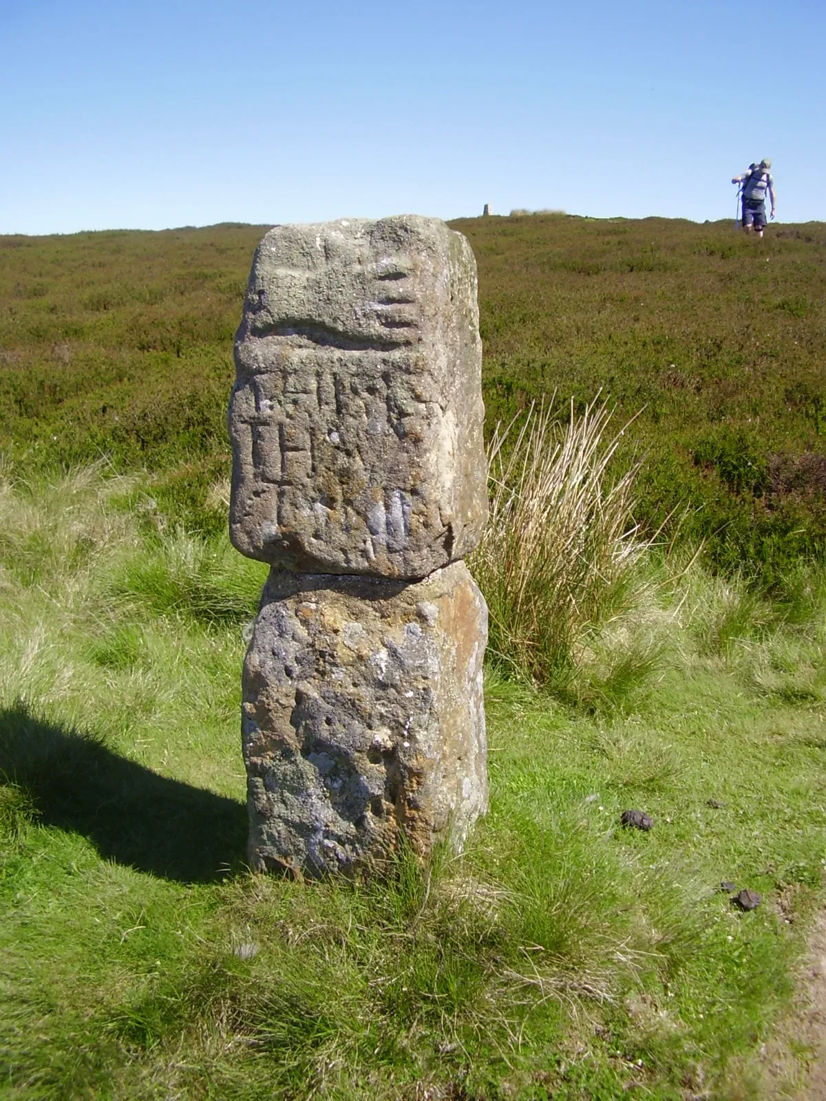 Photo showing: Old guidestone at Round Hill on Urra Moor