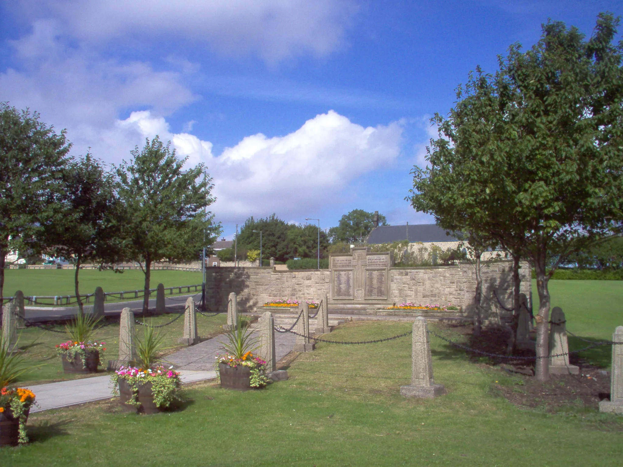 Photo showing: The Thornley War Memorial, photographed in 2005, prior to the addition of the John Scott Youll VC Memorial.