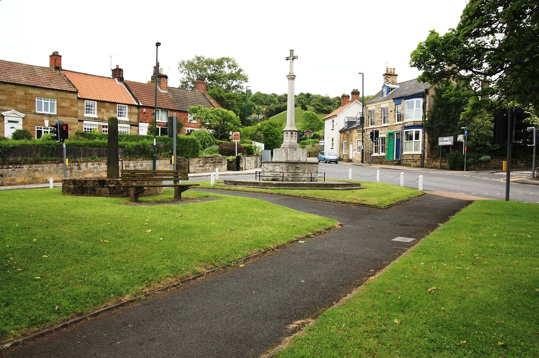 Photo showing: War memorial in Skelton