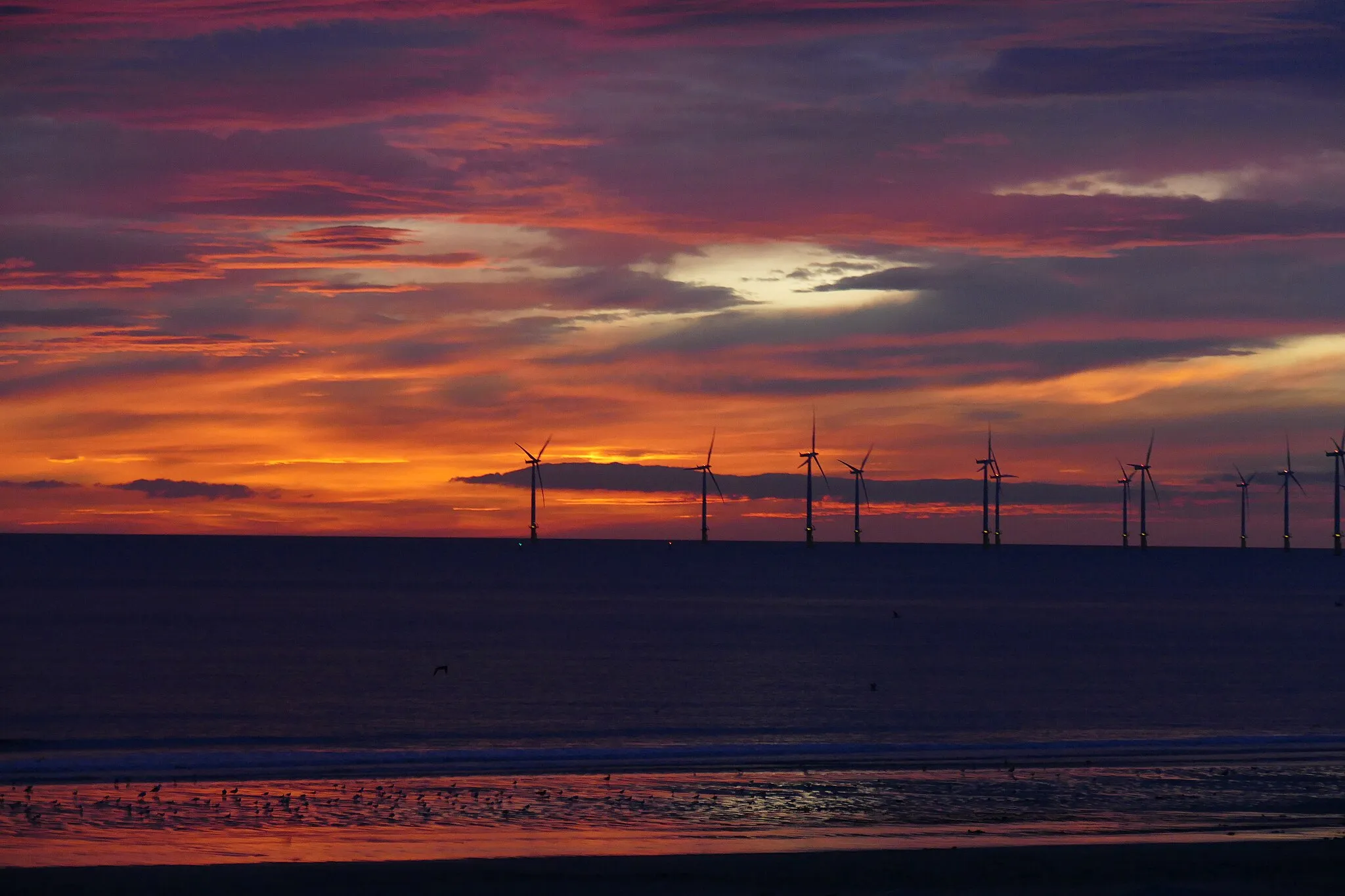 Photo showing: Dawn and some wind turbines of Teesside Wind Farm at the North Sea - seen from Seaton Carew, England, 09.10.2018