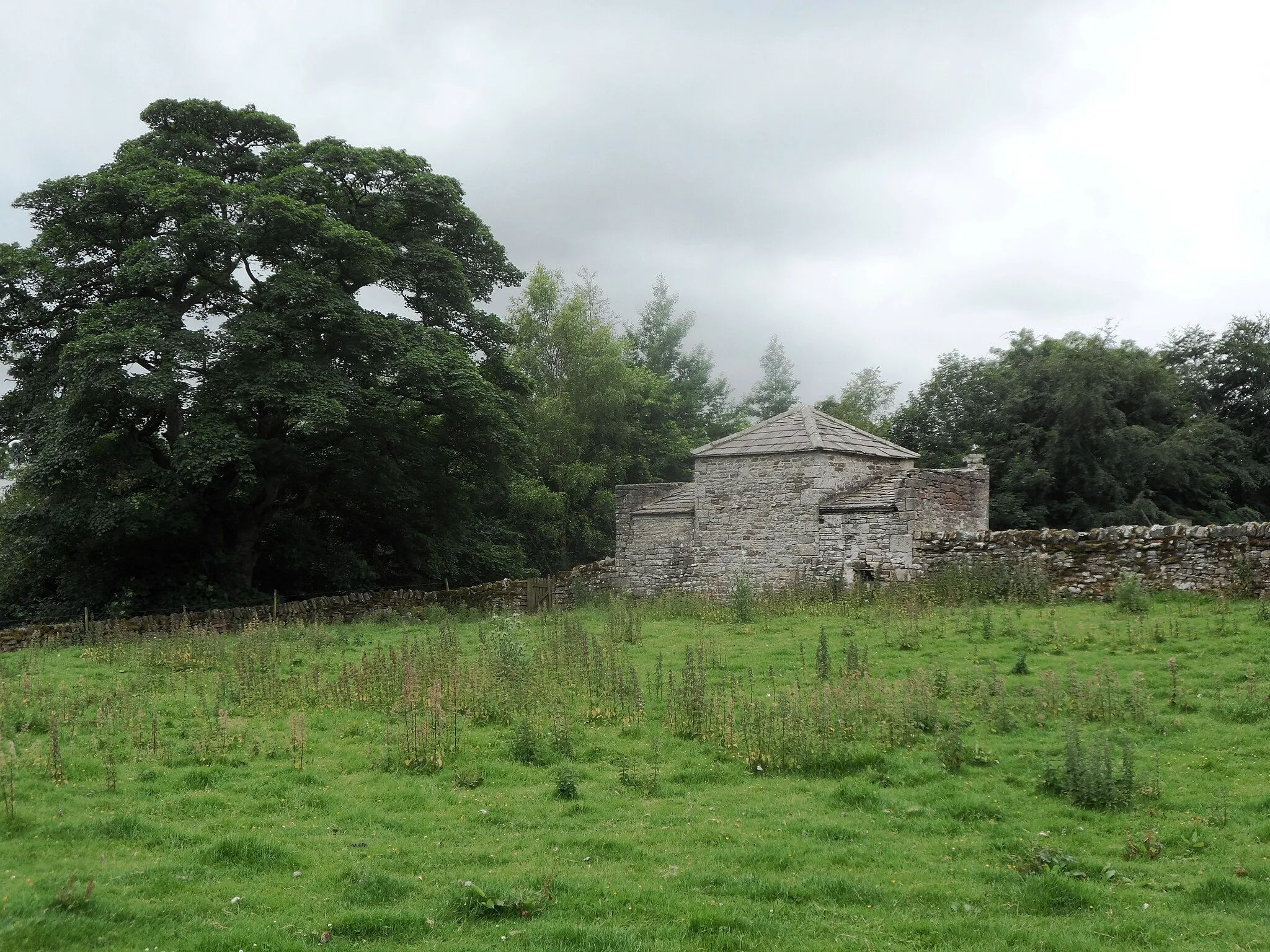 Photo showing: Agricultural Building near Wilden Wood