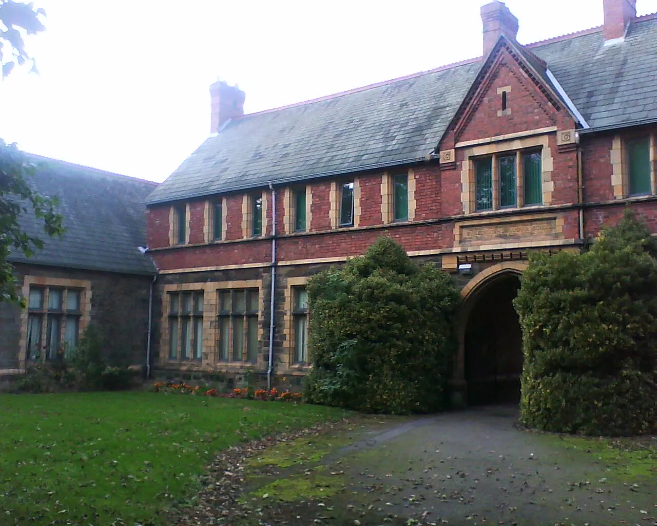 Photo showing: Rear view of the Waterhouse building at Prior Pursglove College.