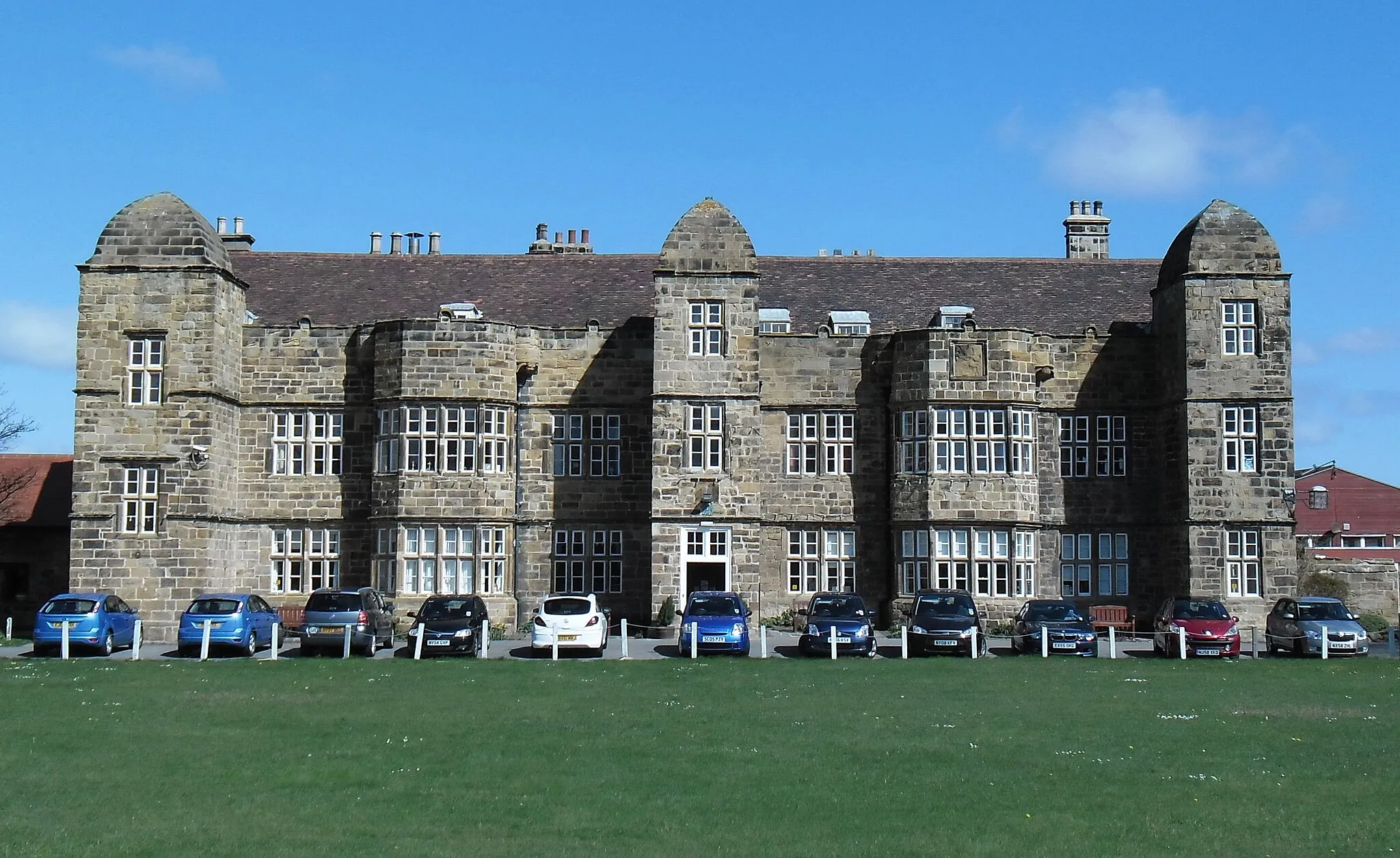 Photo showing: Marske Hall, Marske-by-the-Sea, Redcar and Cleveland, United Kingdom