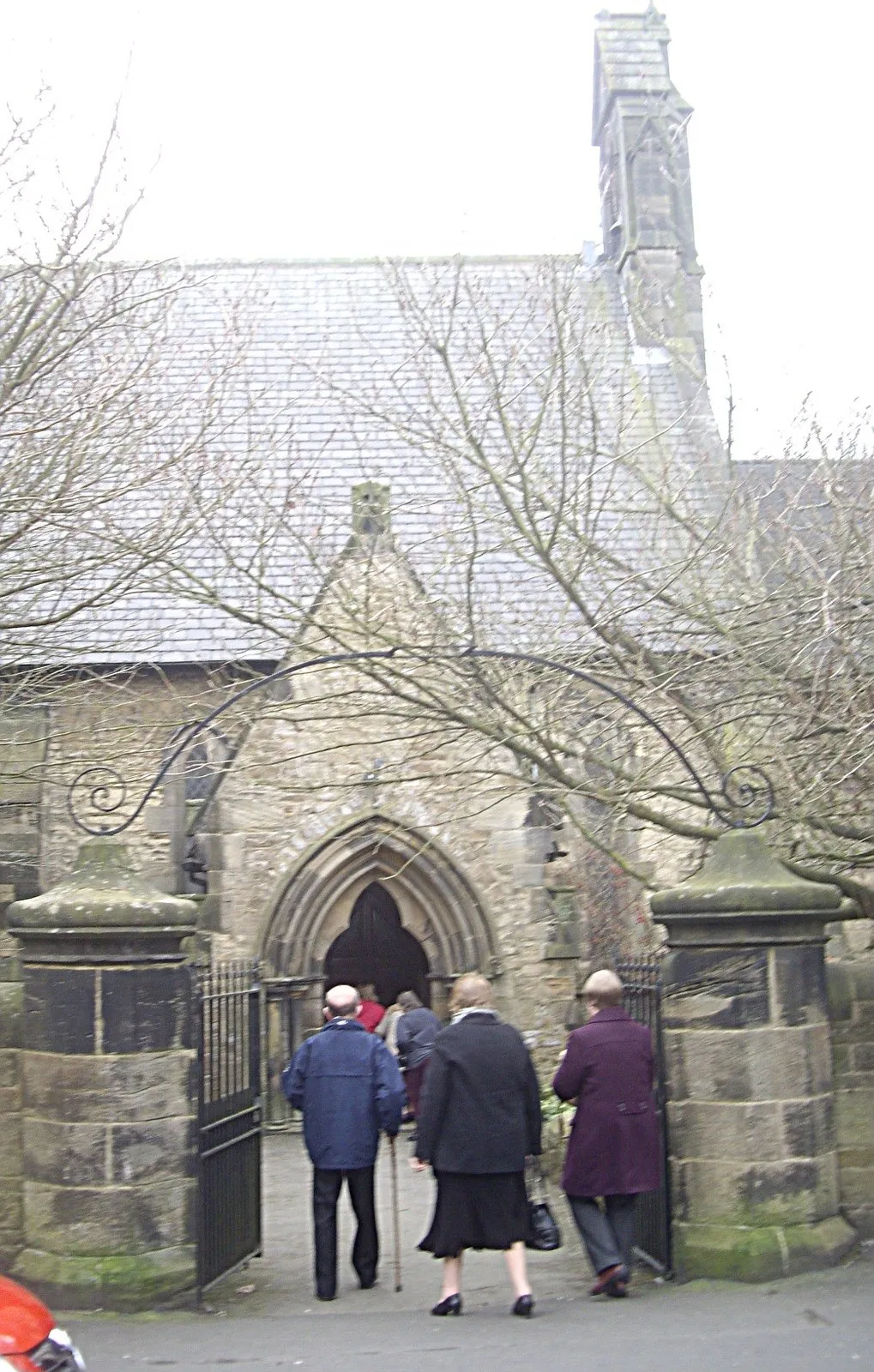 Photo showing: Entrance to St Luke's Church, Ferryhill