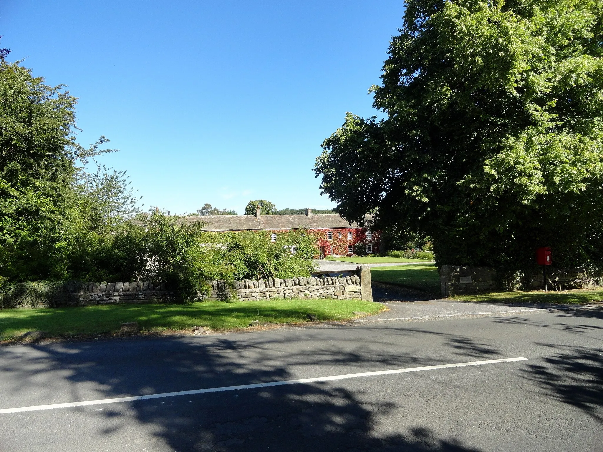 Photo showing: Entrance to Apperley Dene